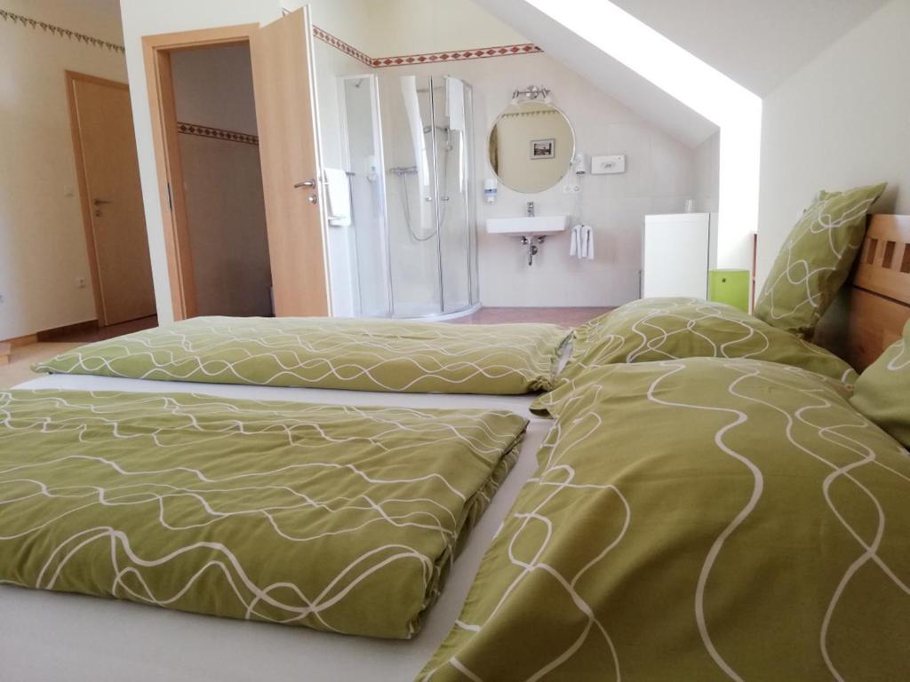 Budget Double Room - Photo 6