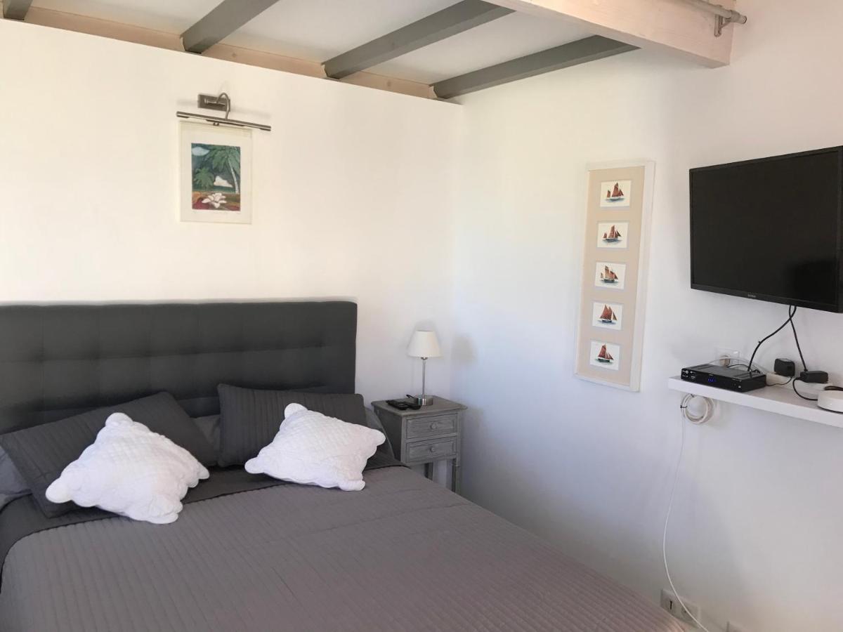 One-Bedroom House photo 1
