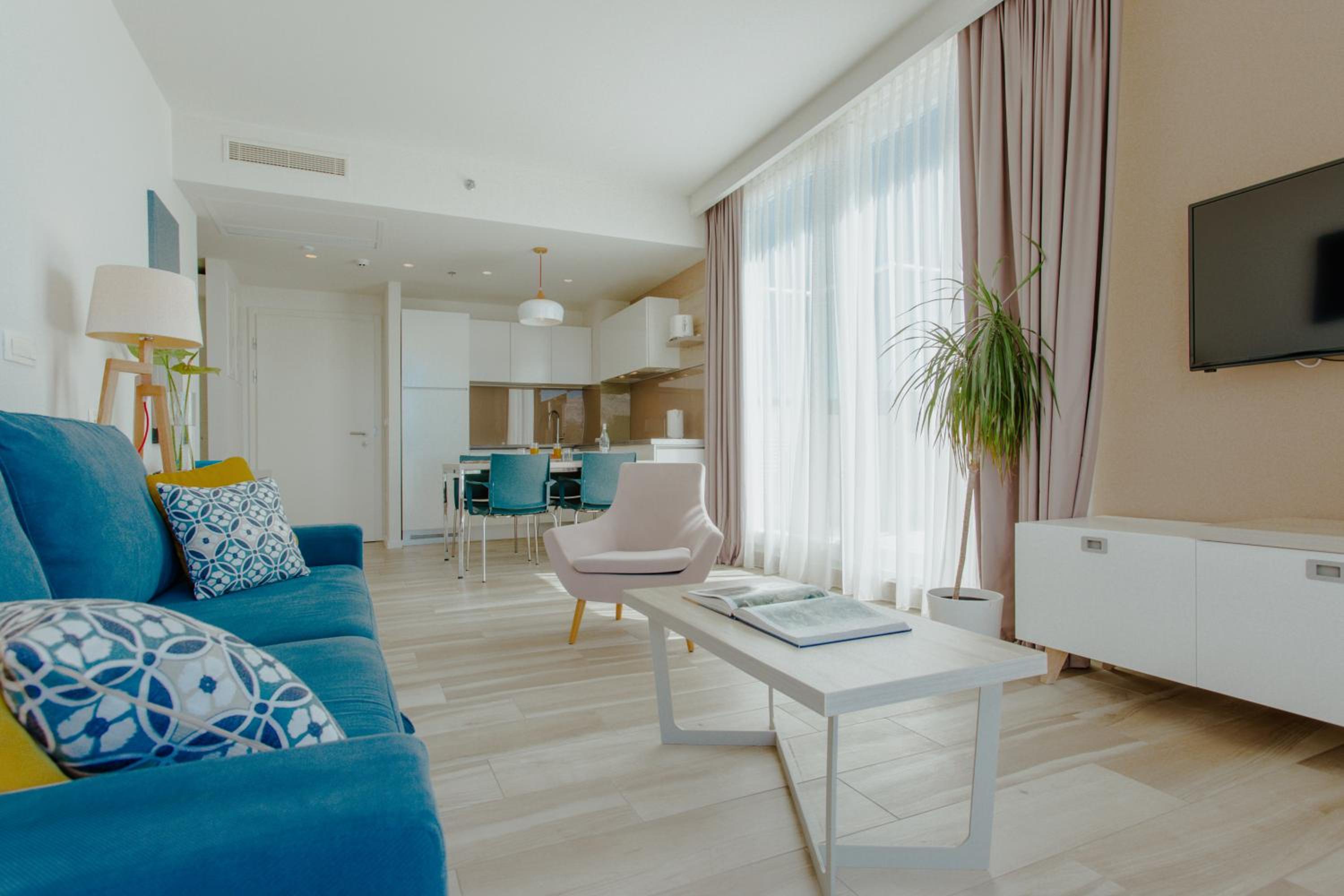Penthouse Apartment - Photo 11