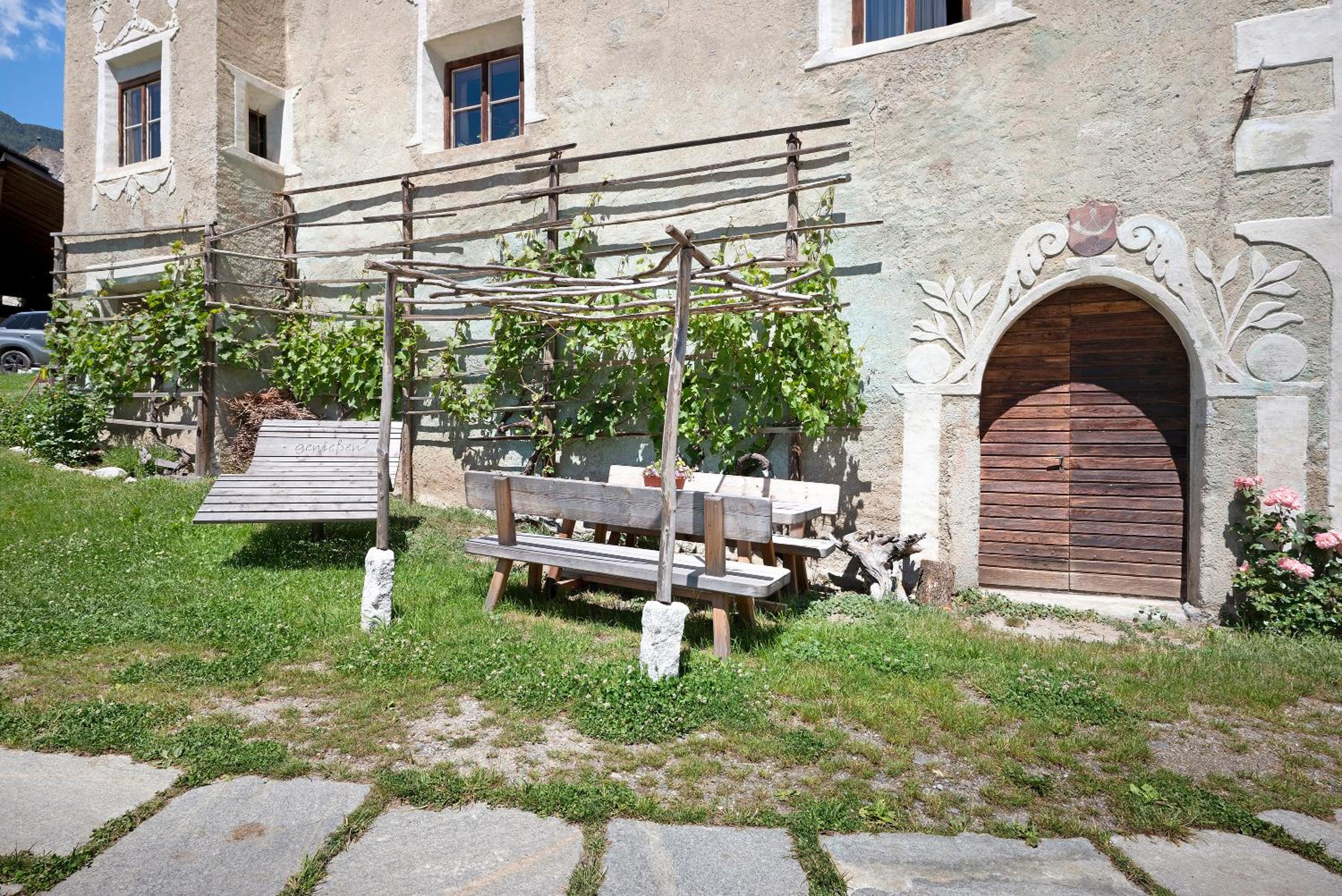 Two-Bedroom Deluxe Apartment with Garden View photo 3