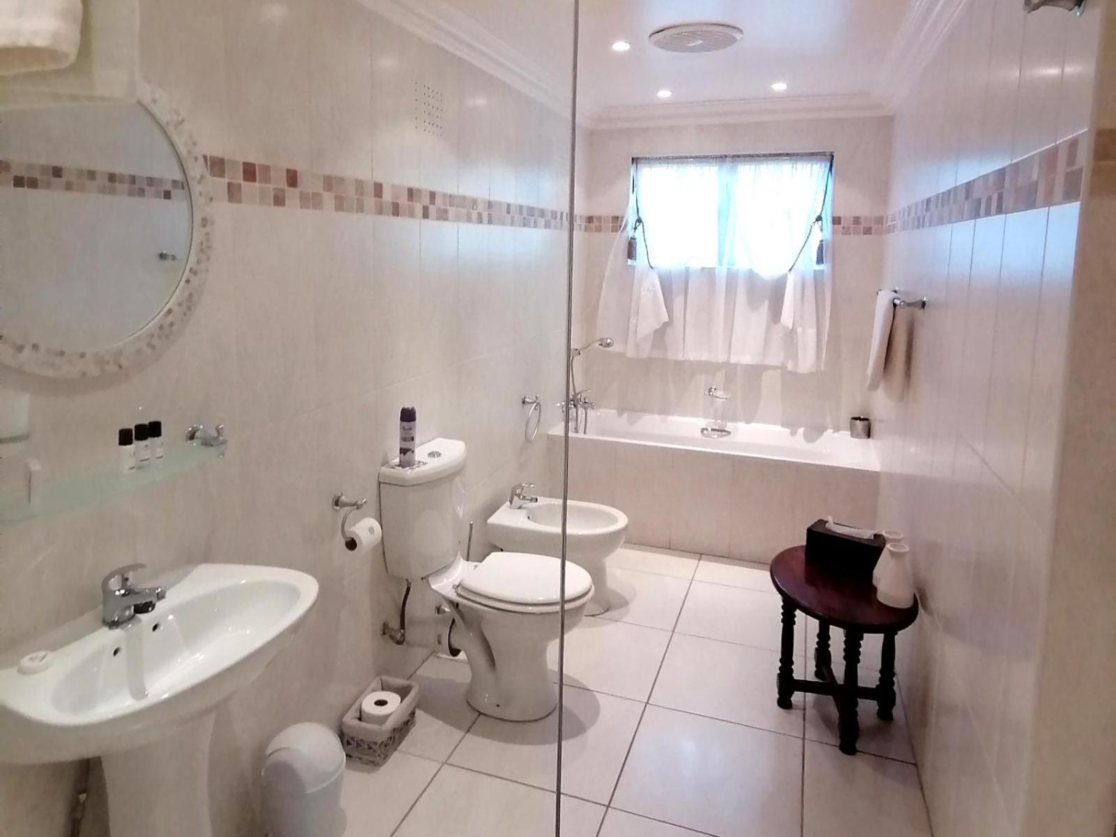 Luxury Queen Room - Photo 5