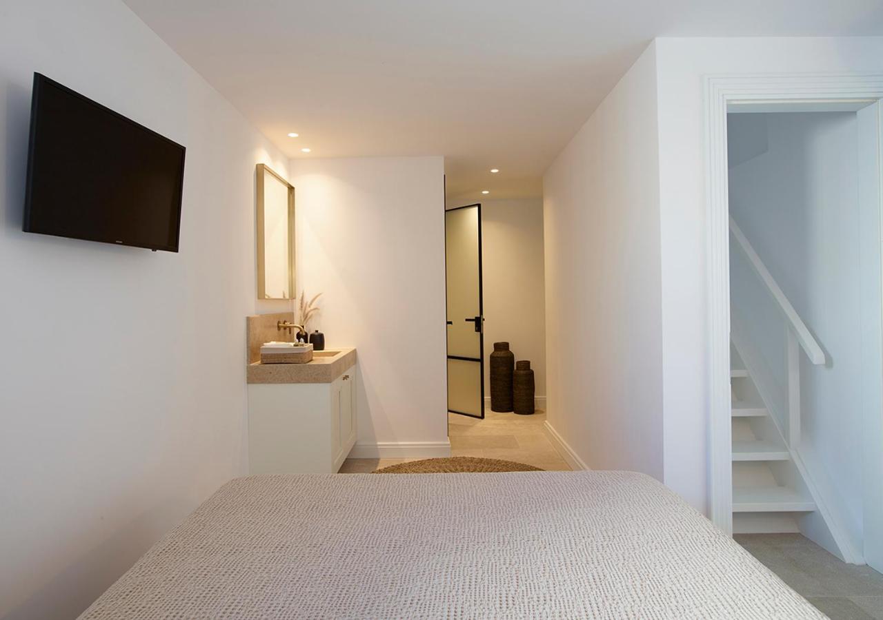 Two Bedroom Home with Private Heated Pool Sea View - Photo 4