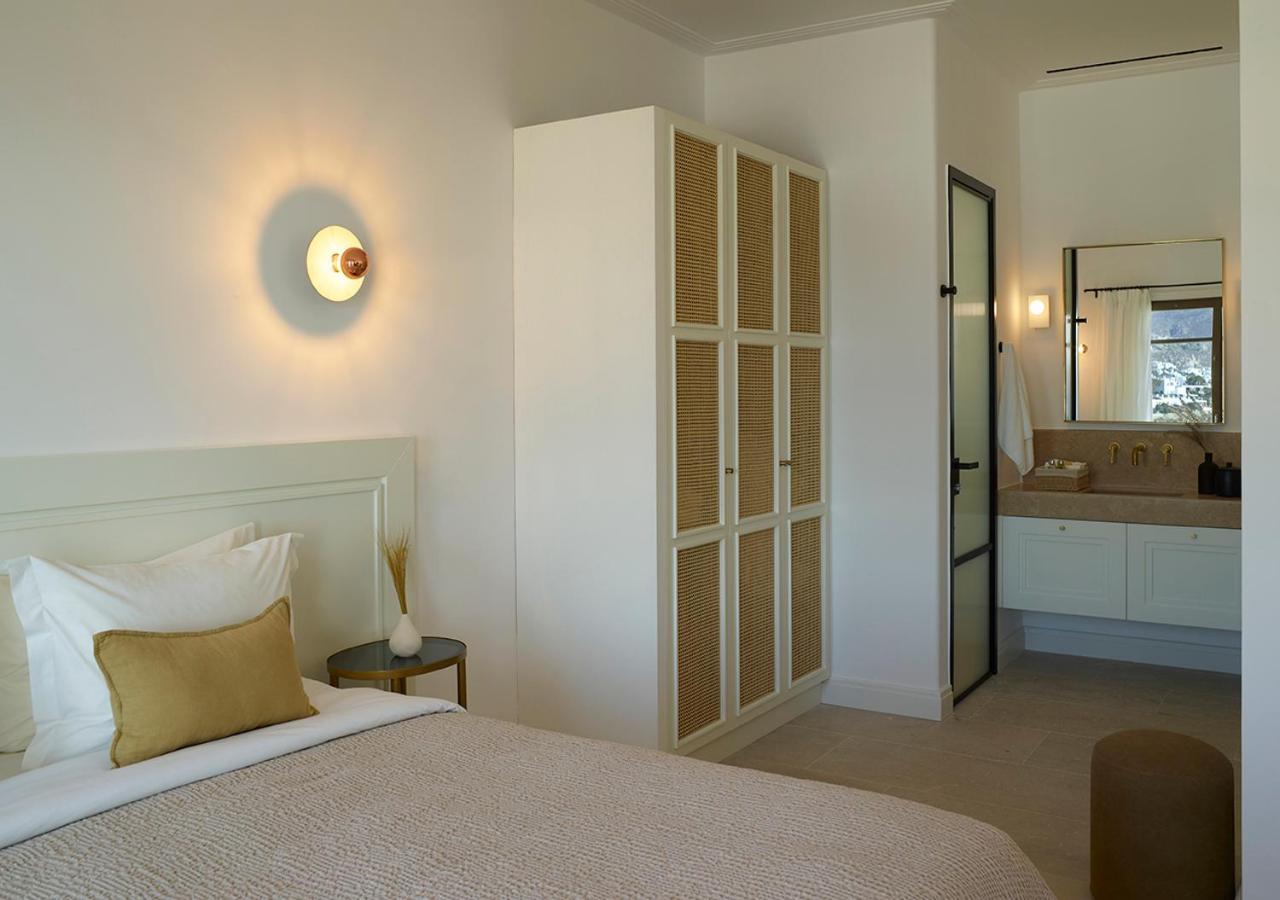 Three Bedroom Villa with Private Heated Pool Sea View - Photo 9
