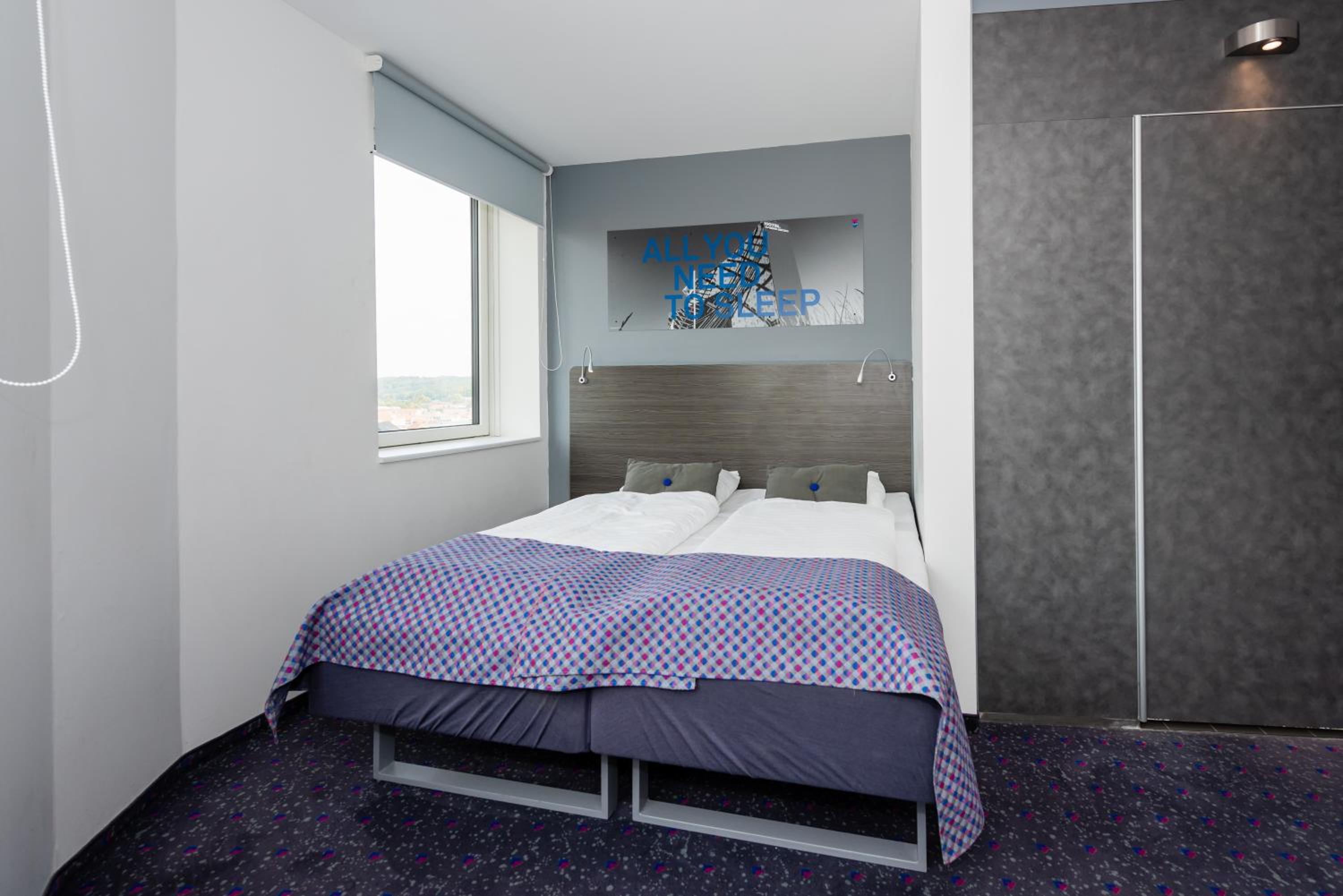 Commodore Room