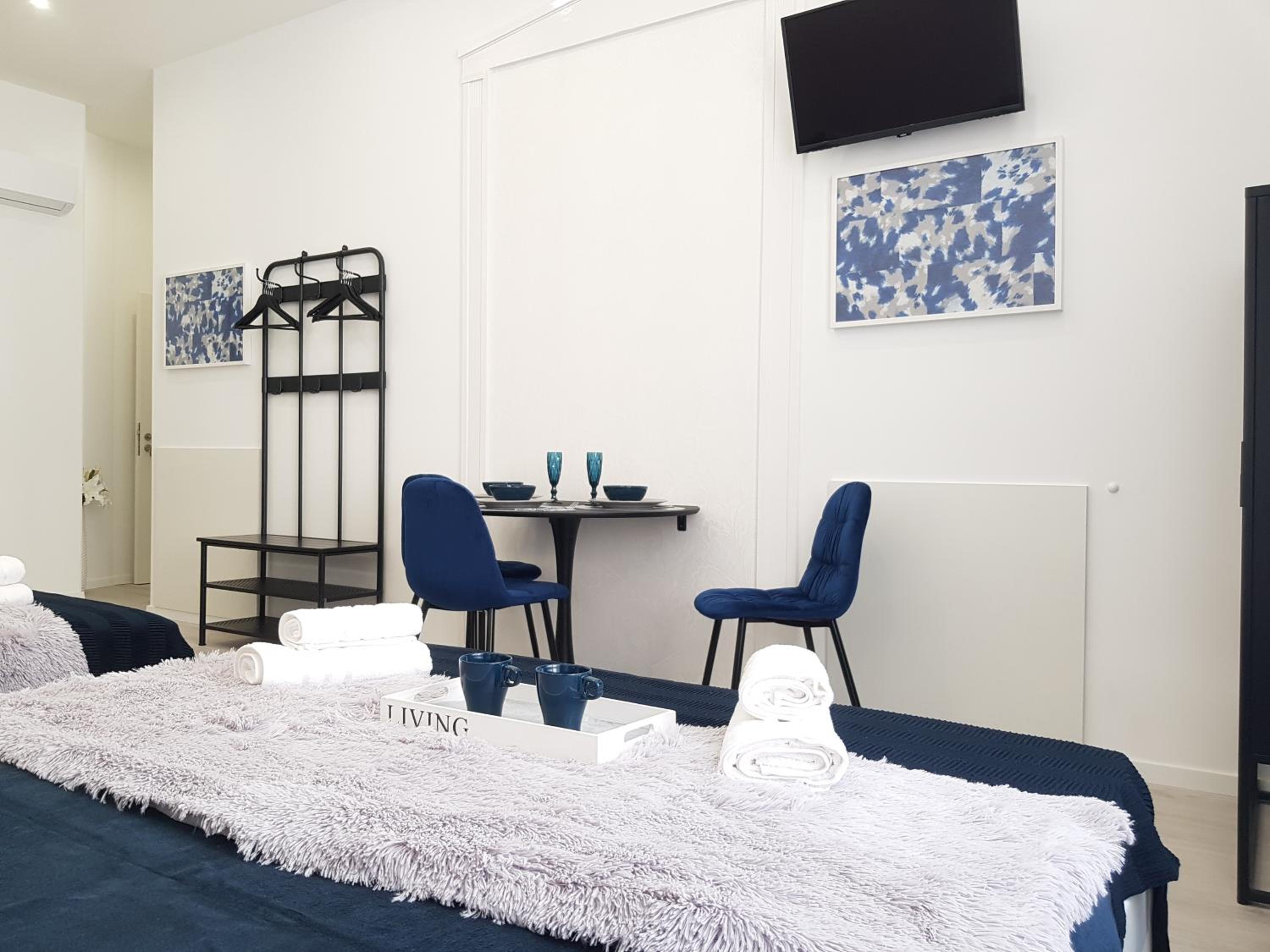 Deluxe Double Room with Two Double Beds - Photo 6