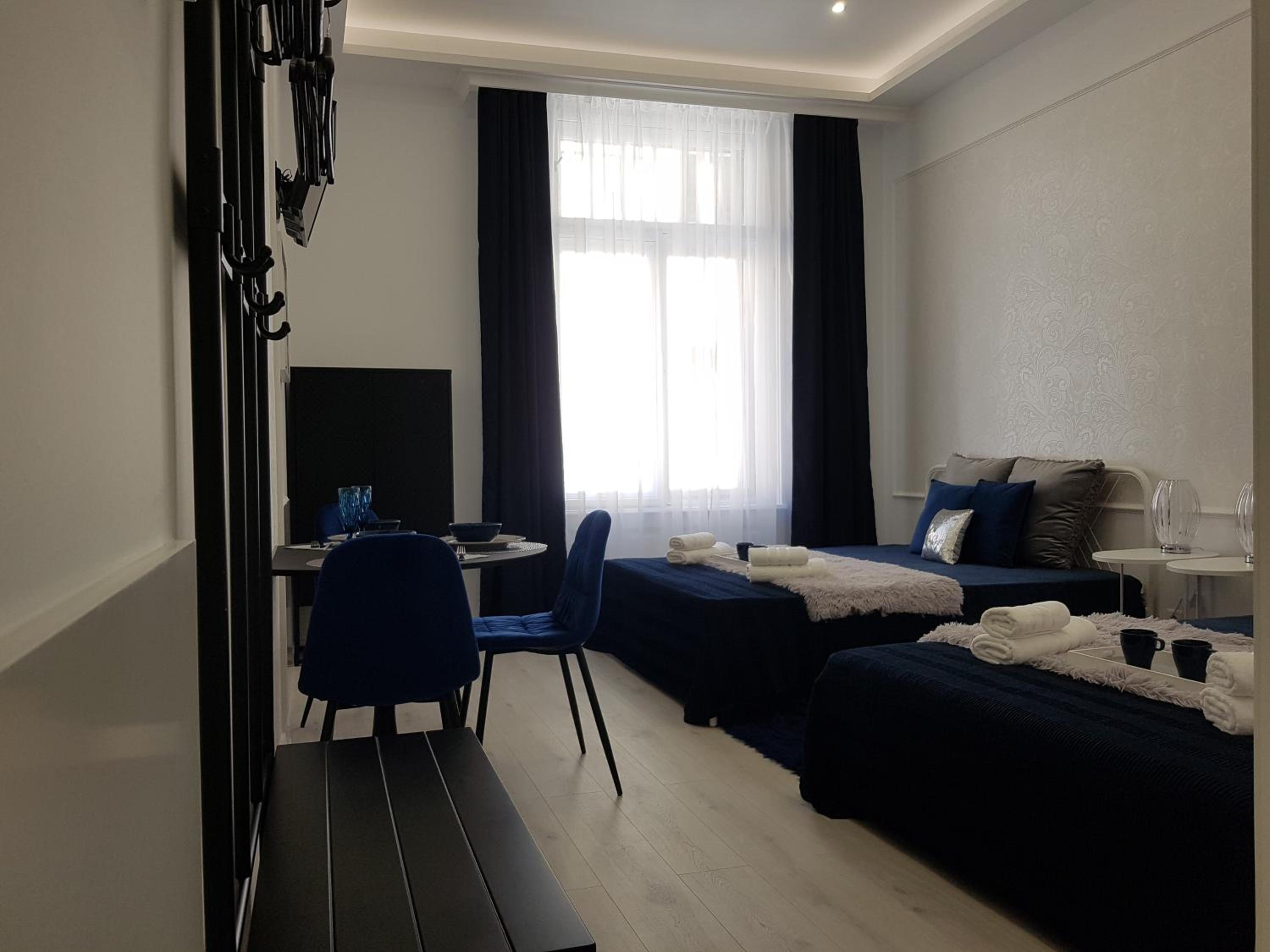 Deluxe Double Room with Two Double Beds - Photo 4