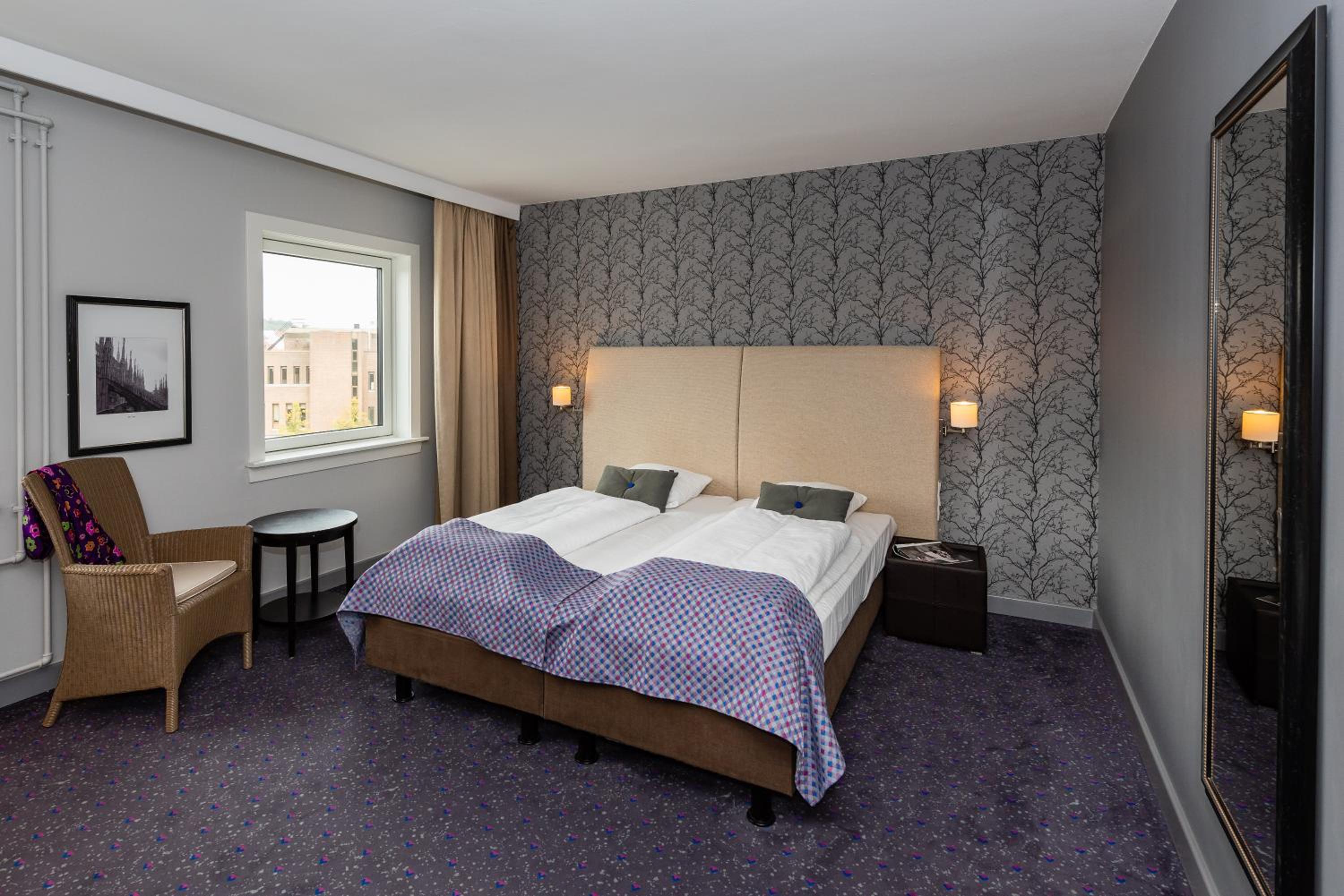 Admiral Room