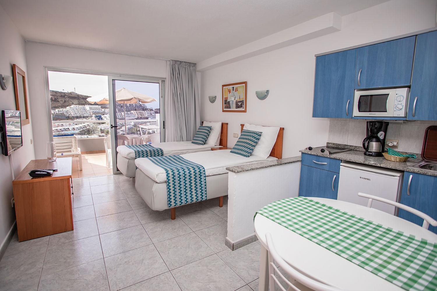 Studio with Partial Sea View (2 Adults) - Photo 3