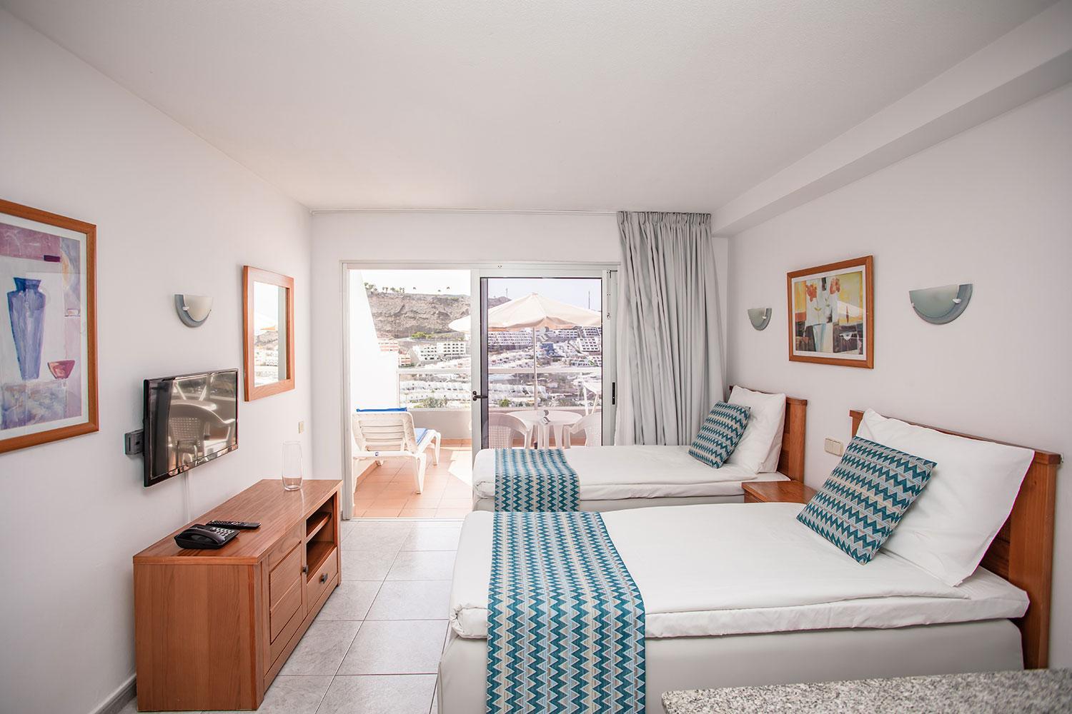 Studio with Partial Sea View (2 Adults) - Photo 4