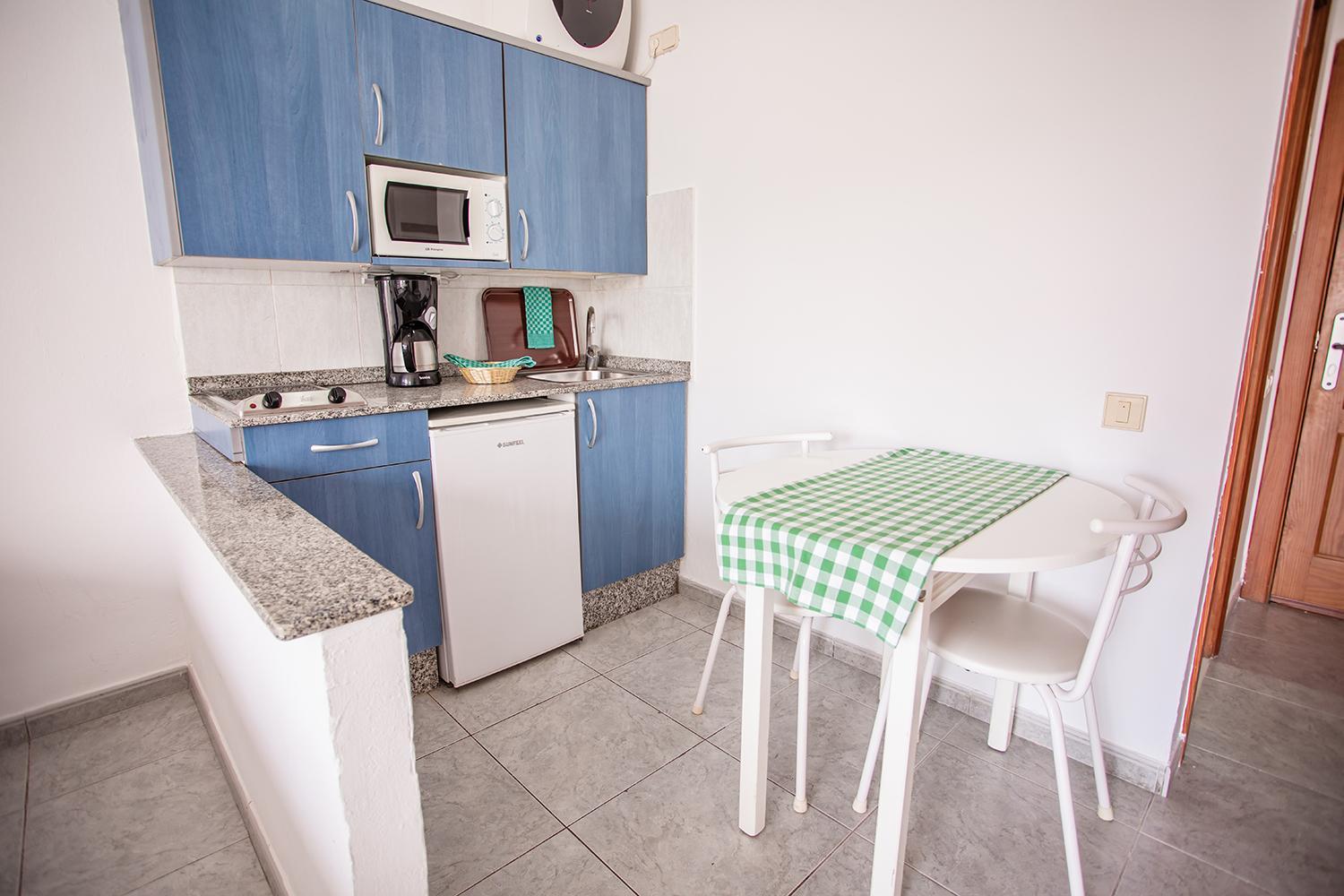 Studio with Partial Sea View (2 Adults) - Photo 6