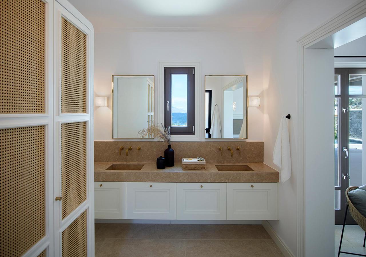 One Bedroom Suite with Private Heated Pool Sea View - Photo 2