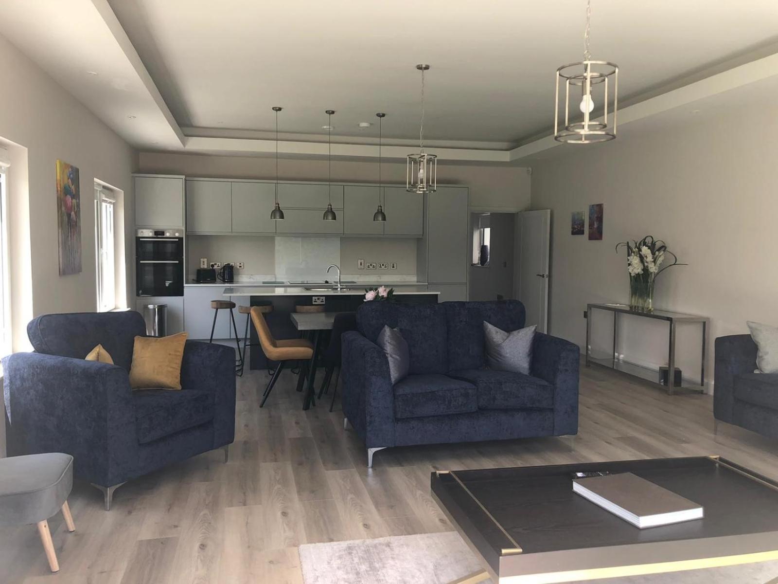 Three-Bedroom House photo 2