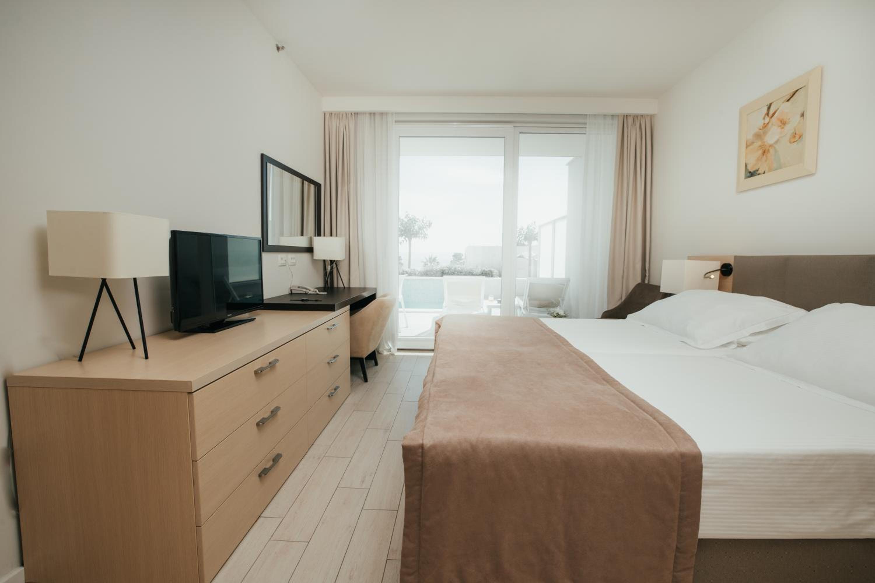 Junior Suite with Private Pool Sea View - Photo 6