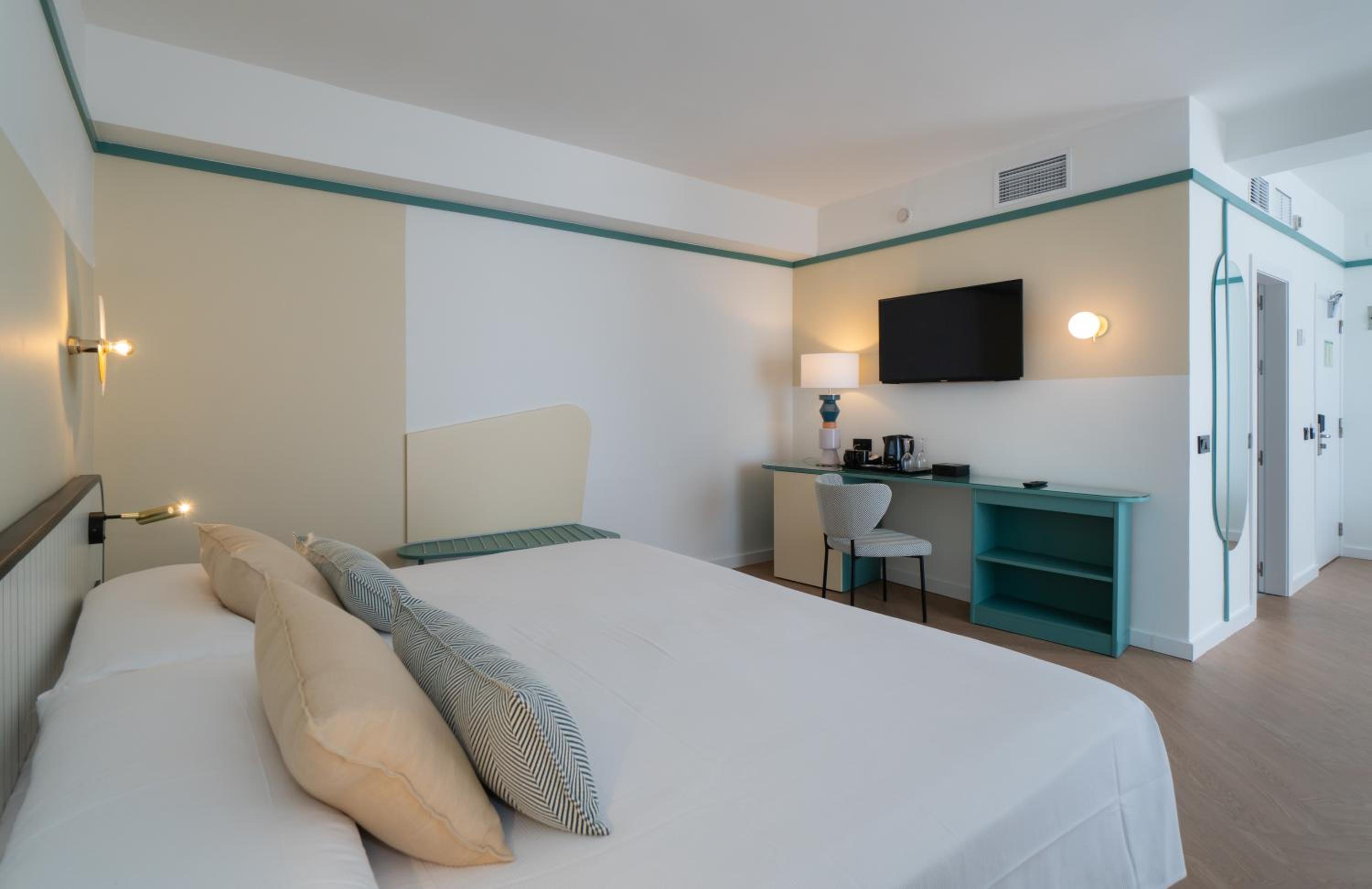 Junior Suite (2 Adults) - Photo 5