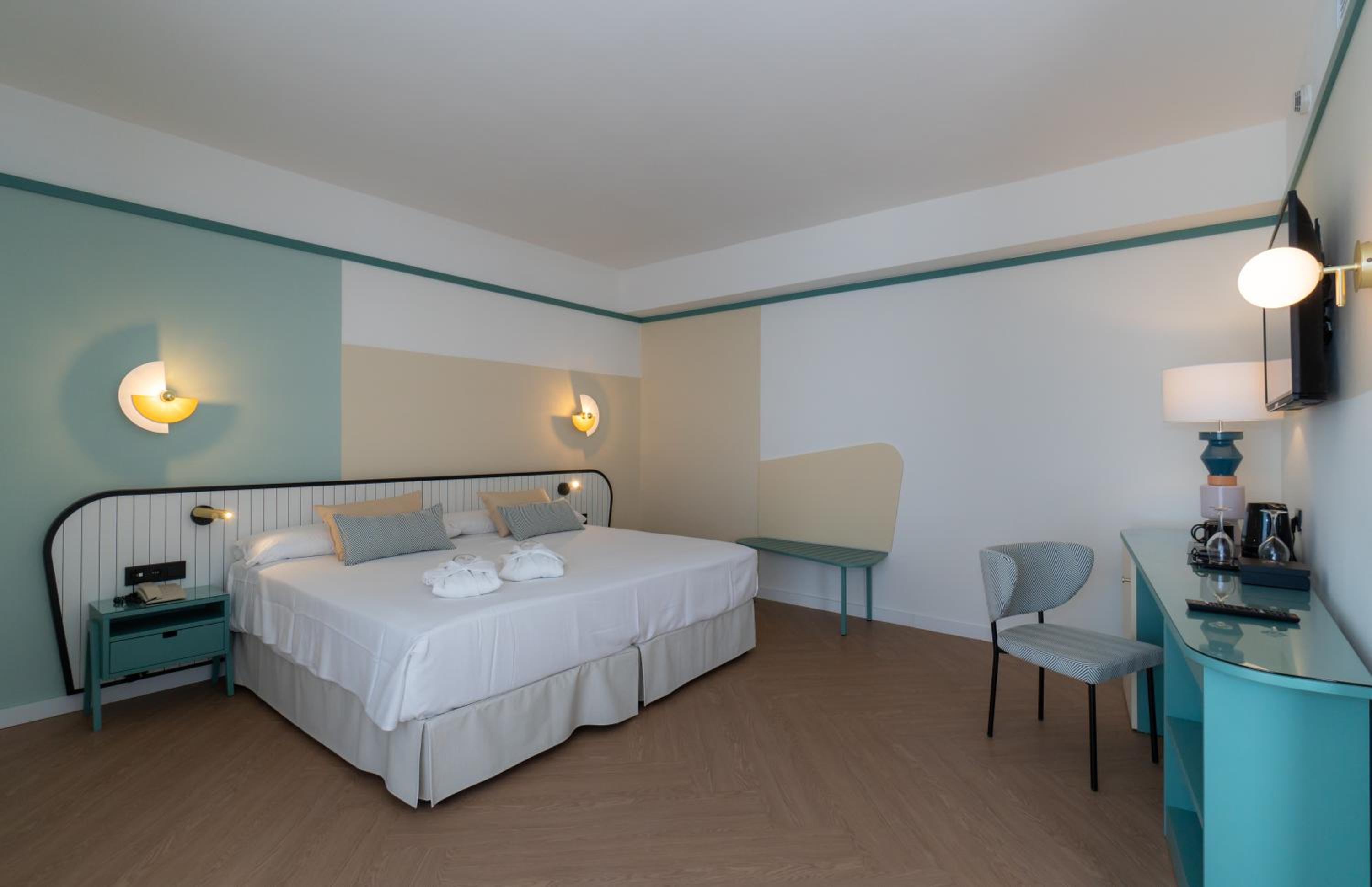 Junior Suite (2 Adults) - Photo 6