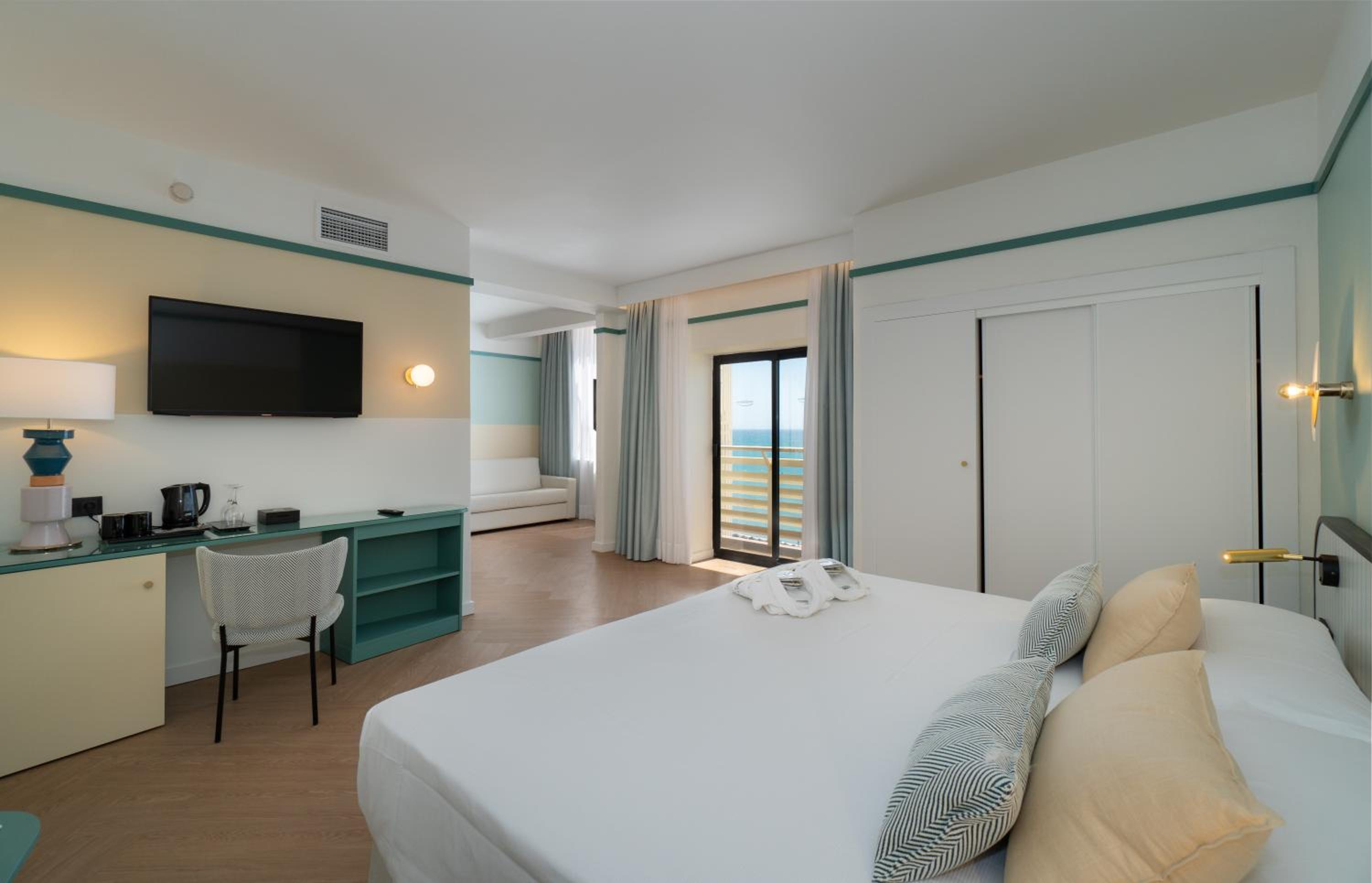 Junior Suite (2 Adults) - Photo 1