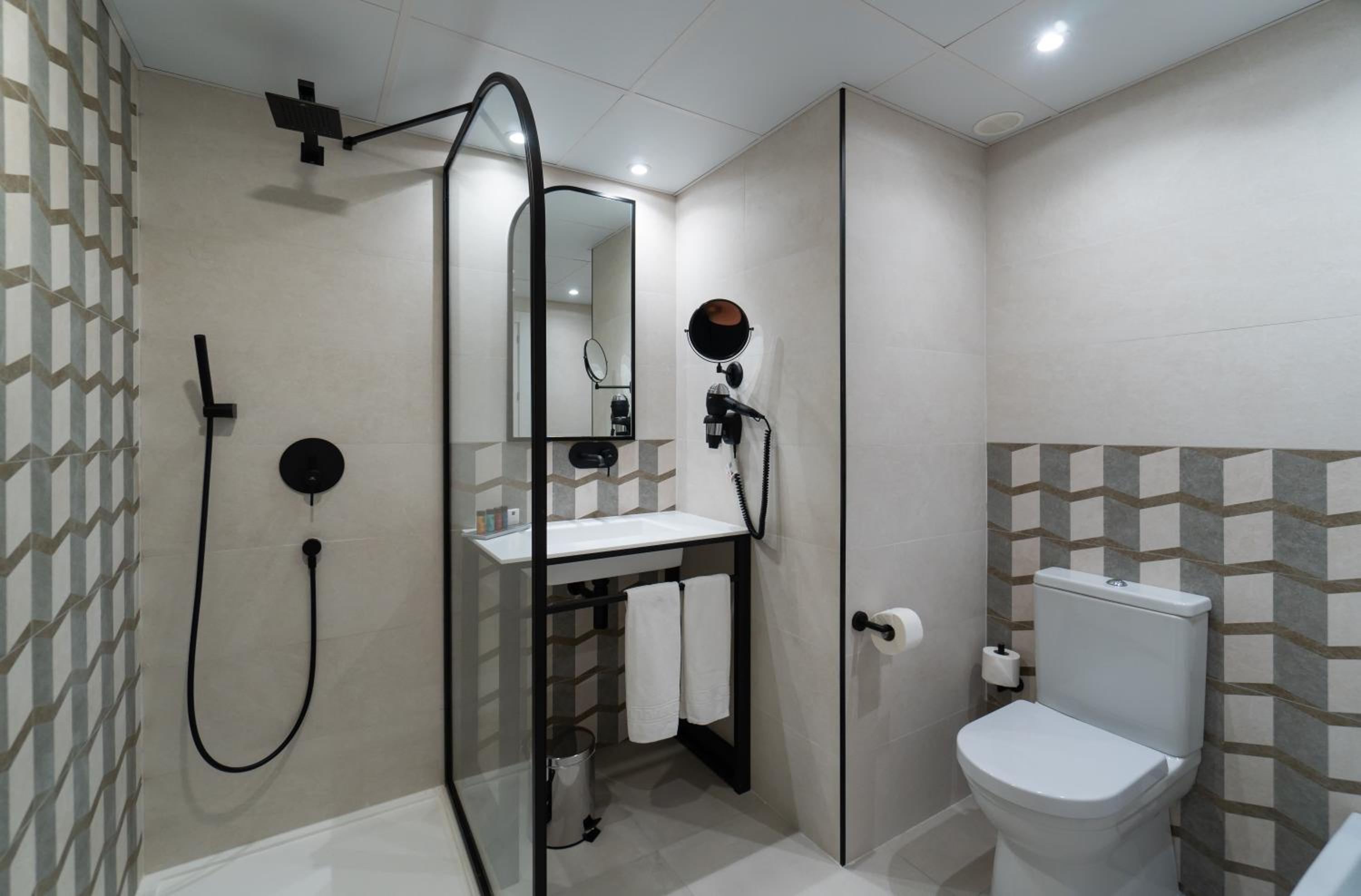 Junior Suite (2 Adults) - Photo 9