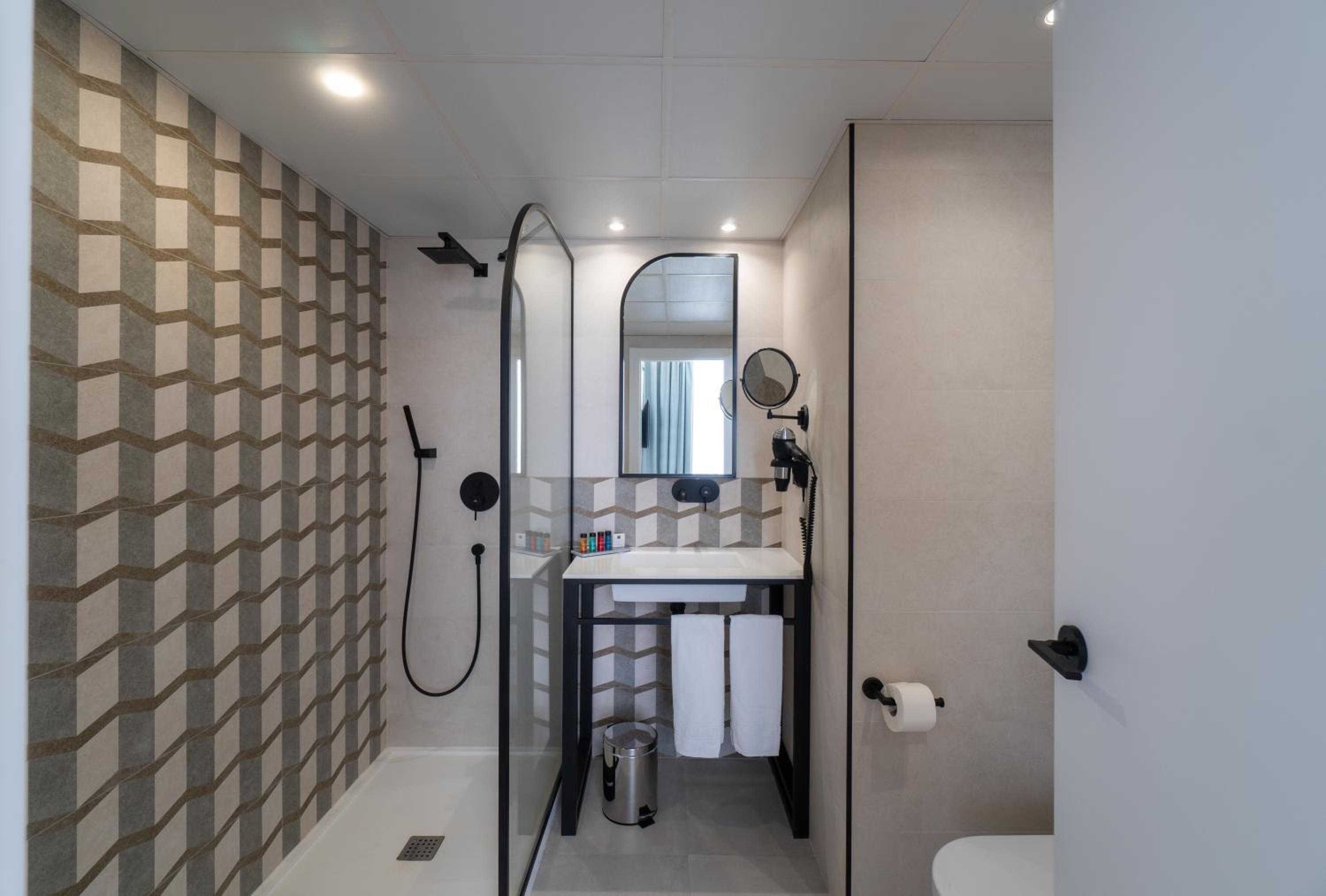 Junior Suite (2 Adults) - Photo 8