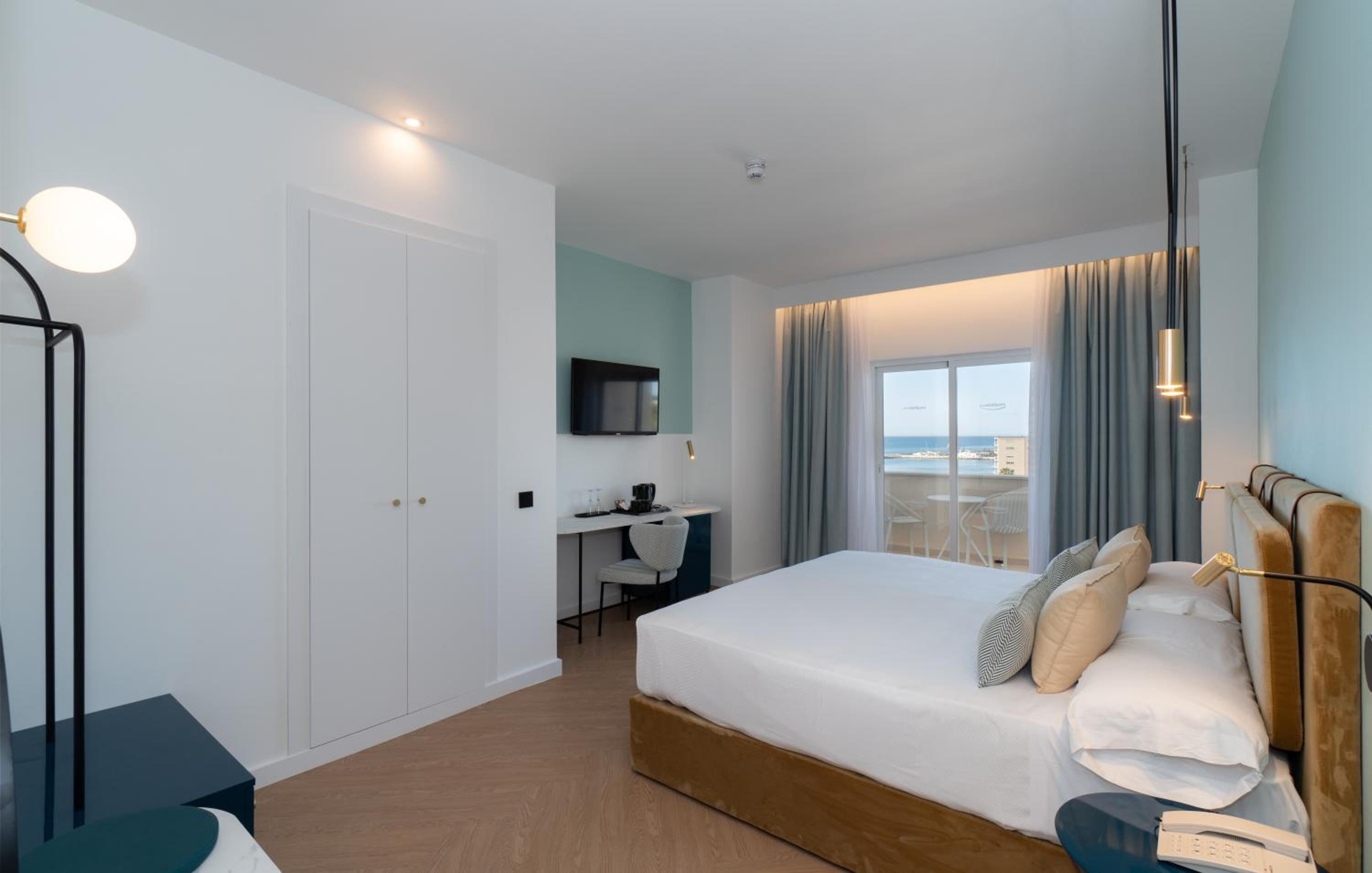 Superior Club with Sea View (2 Adults) - Photo 11