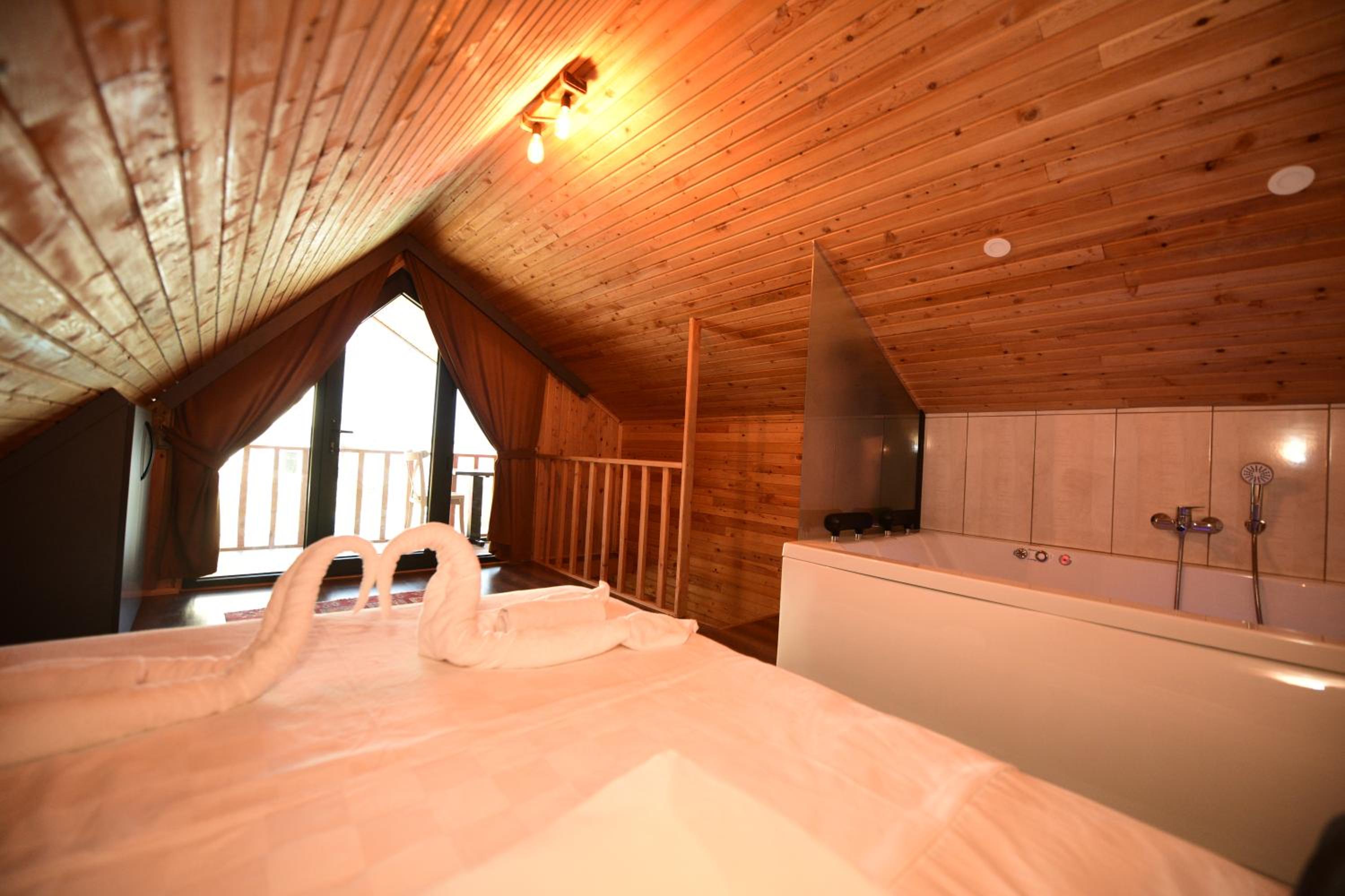 Deluxe Bungalow photo 3