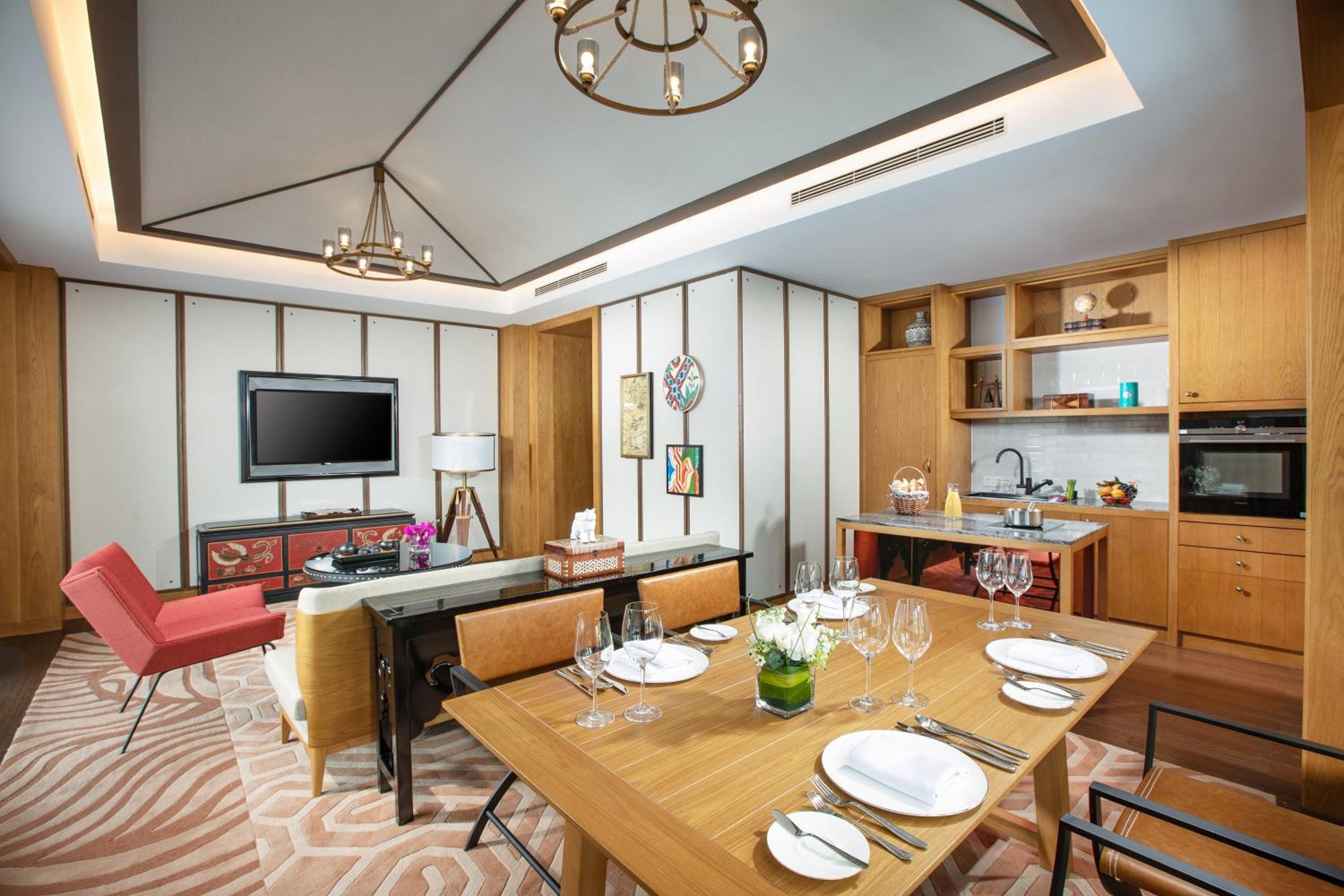 One-Bedroom Suite - Photo 4