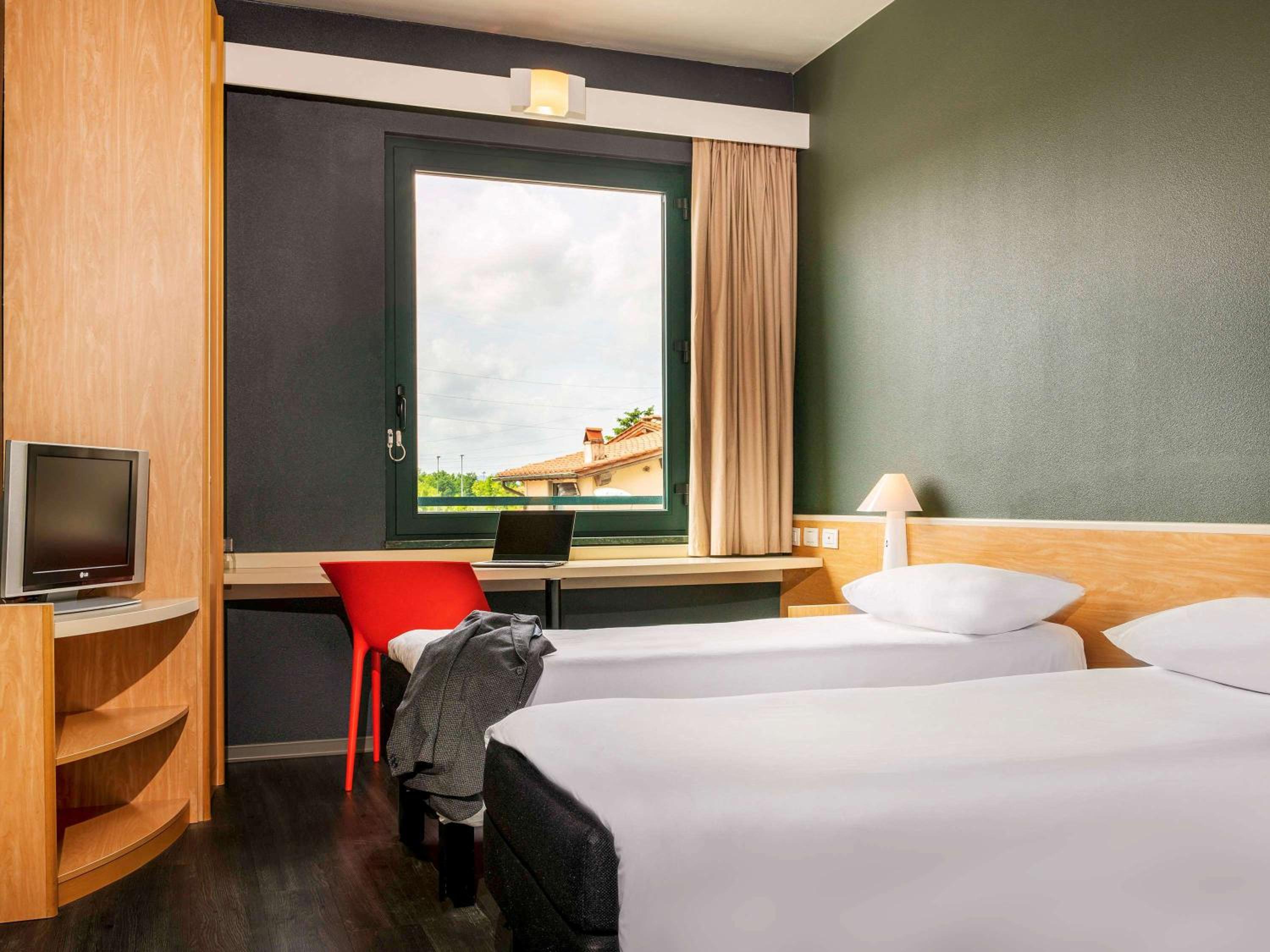 Standard Twin Room - Photo 5