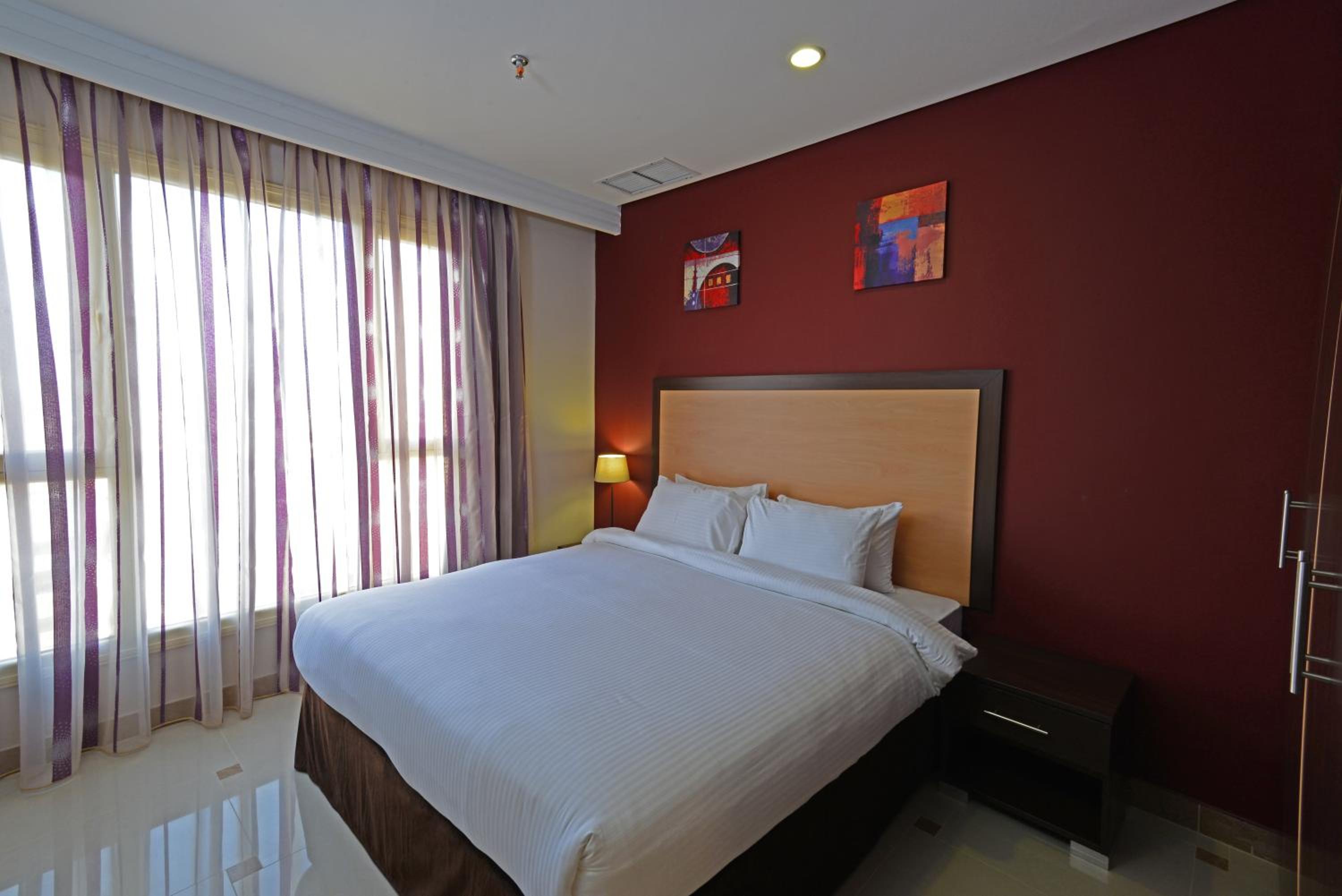 One-Bedroom Apartment - Photo 2