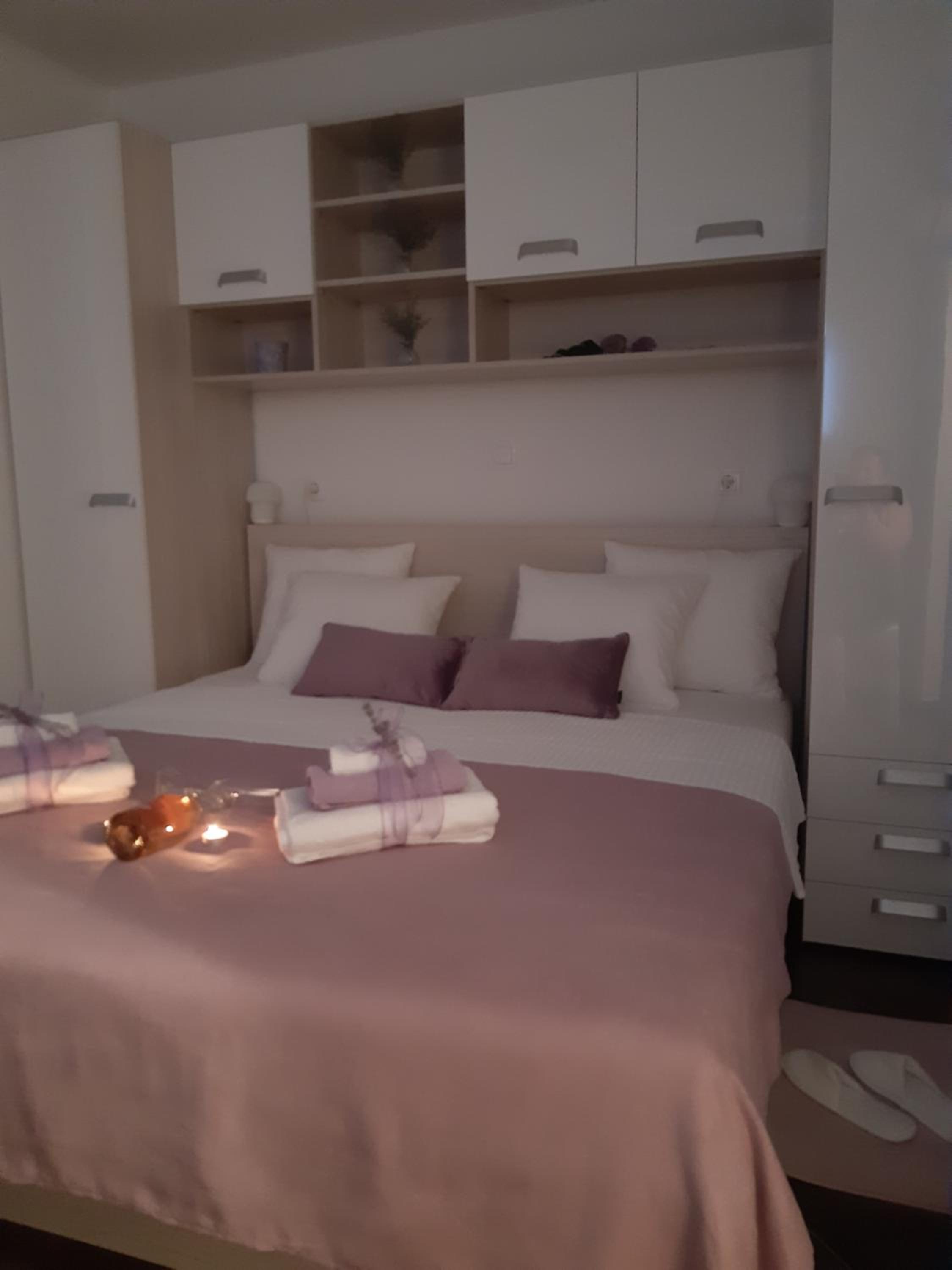 Apartment with Sea View - Photo 8