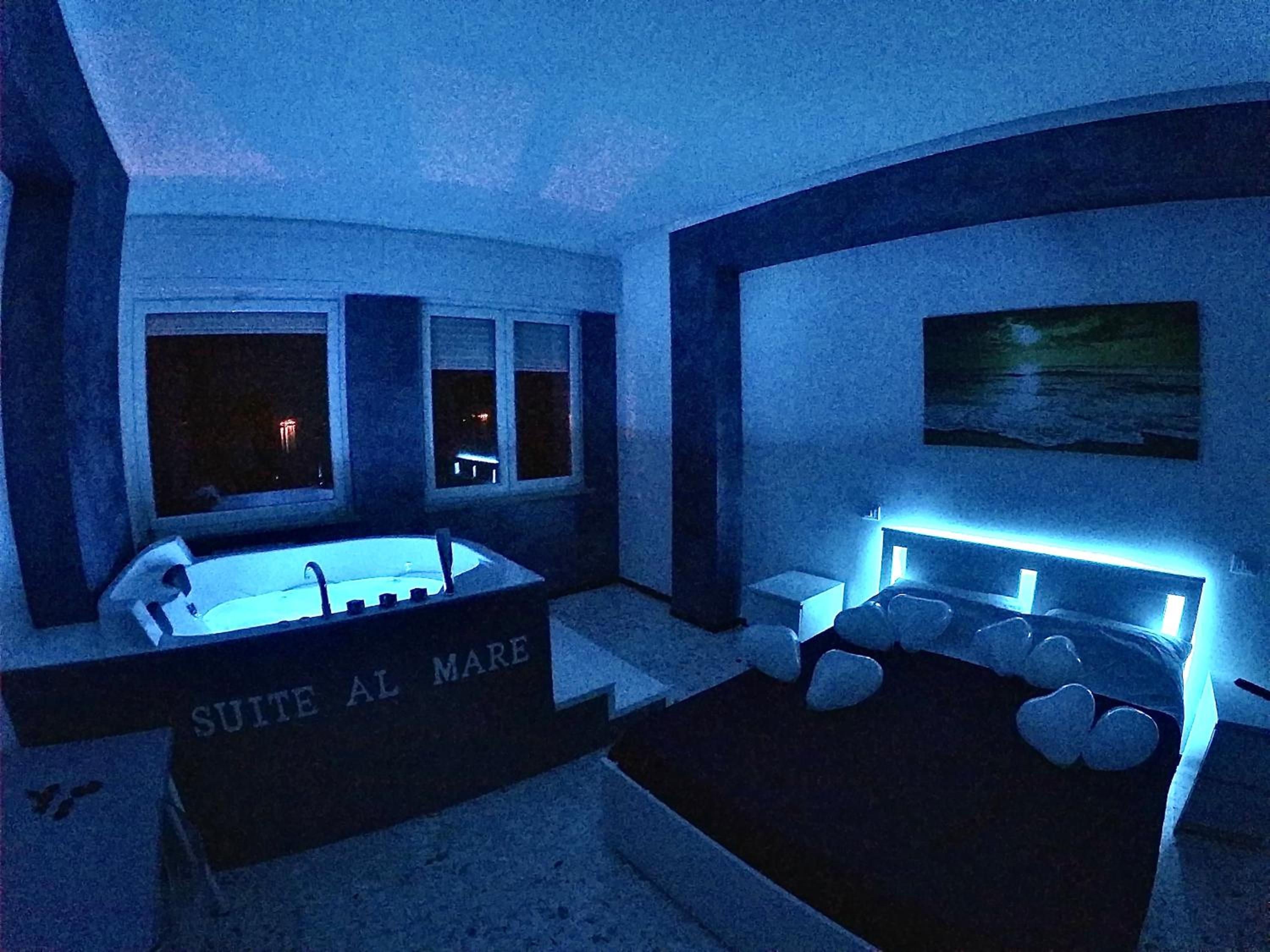 King Room with Spa Bath - Photo 6