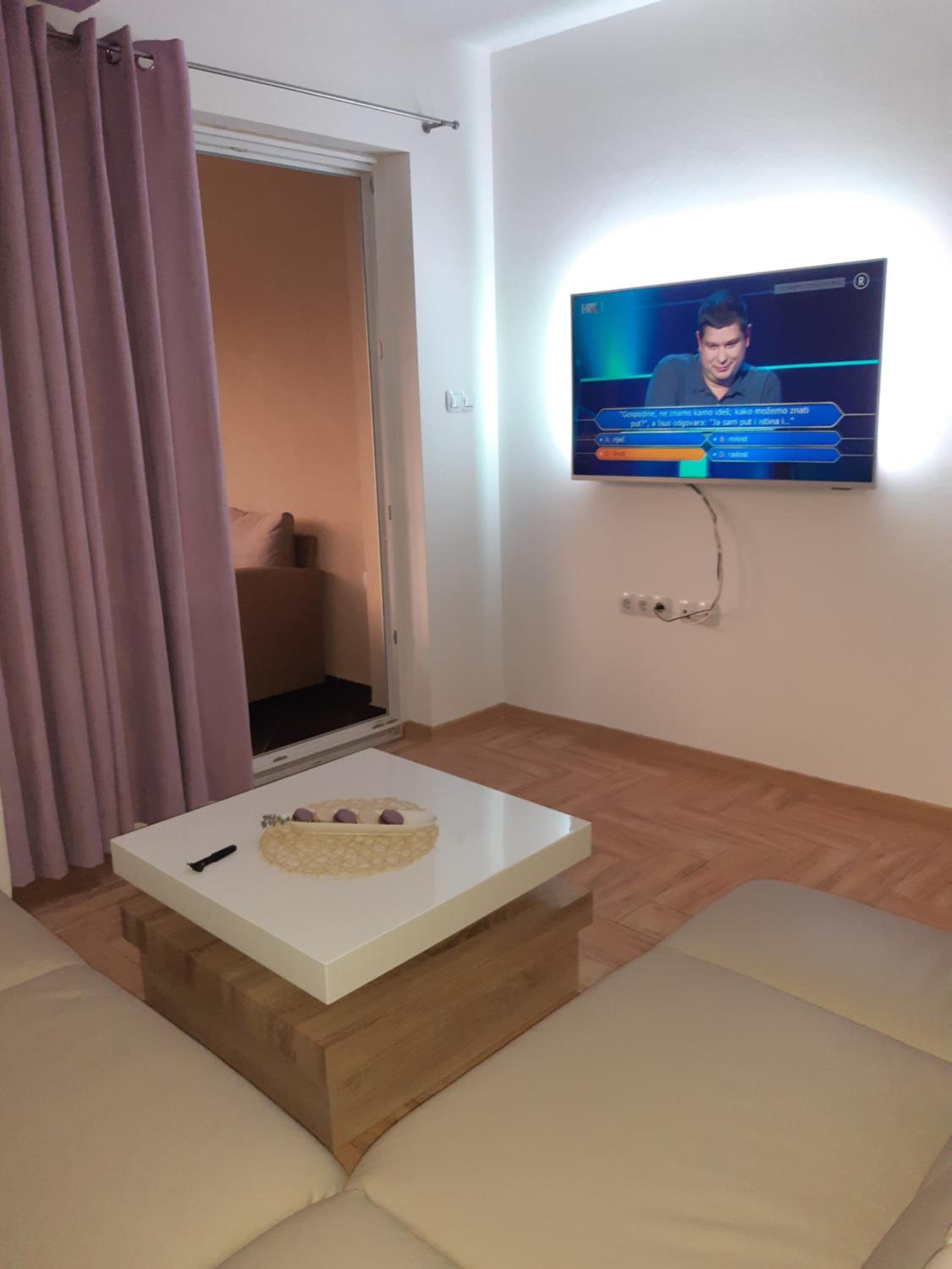 Apartment with Sea View - Photo 14