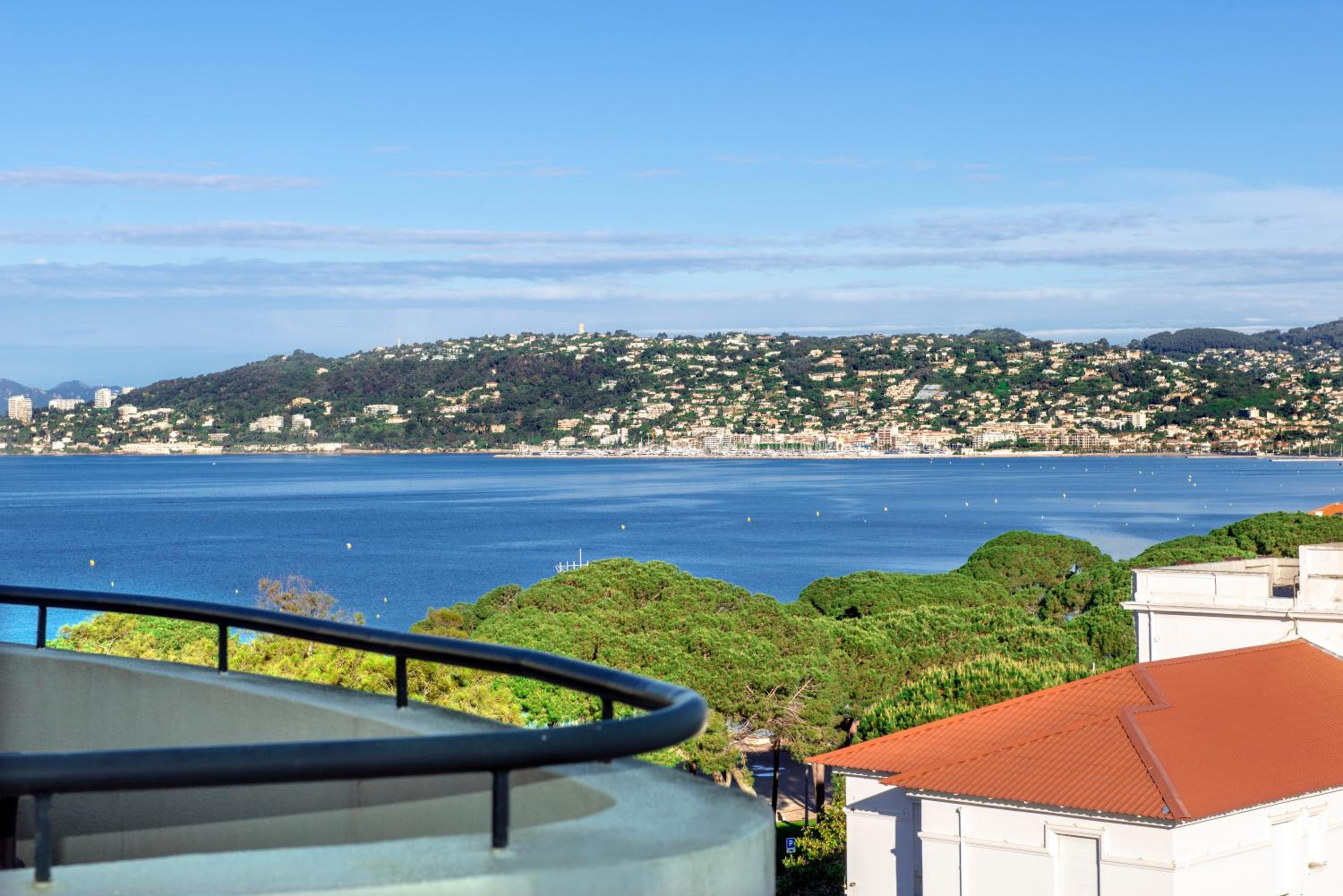 Superior Double Room with a balcony and sea view on upper floors - Photo 2