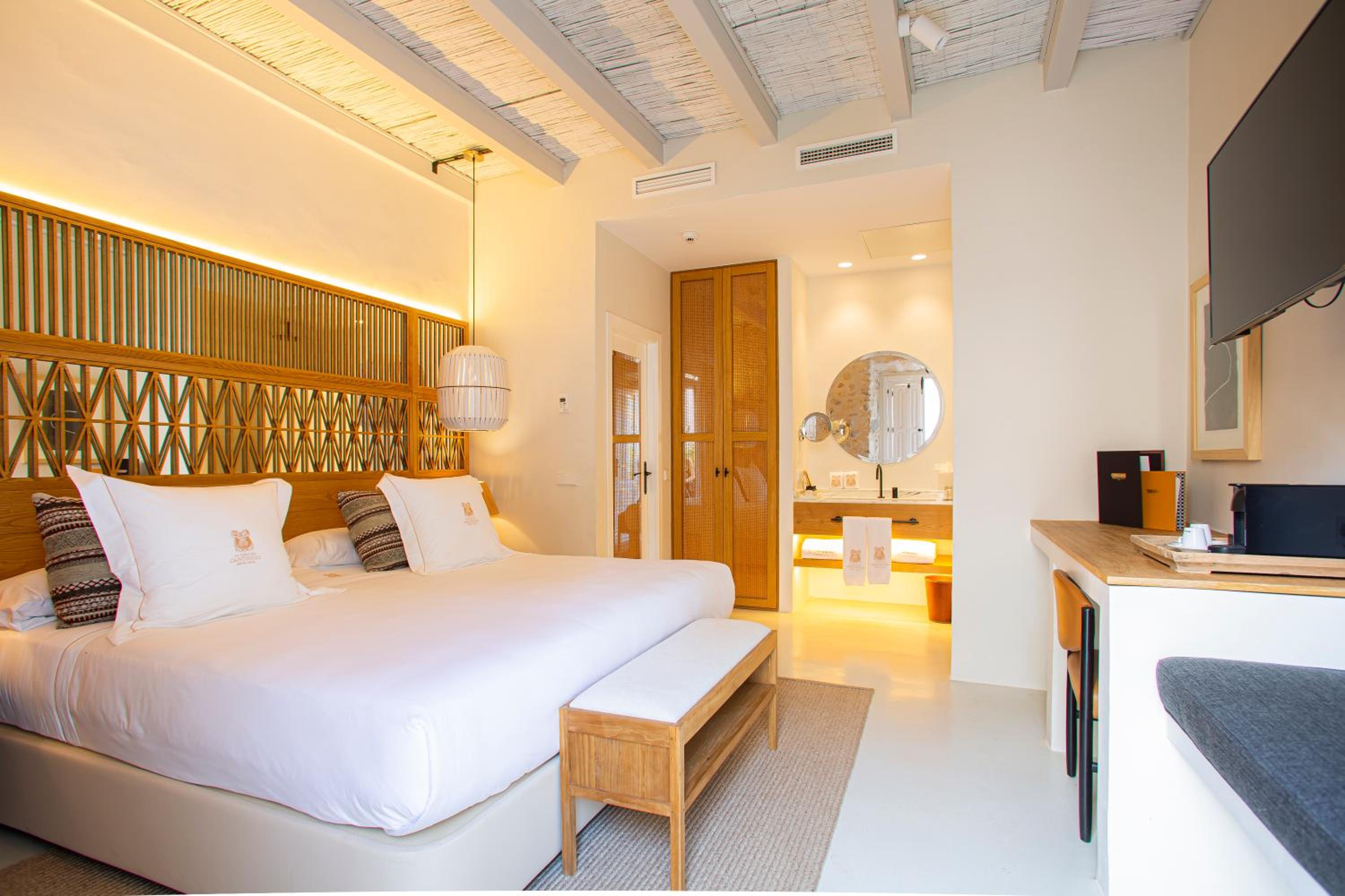 Standard Double Room - Photo 2