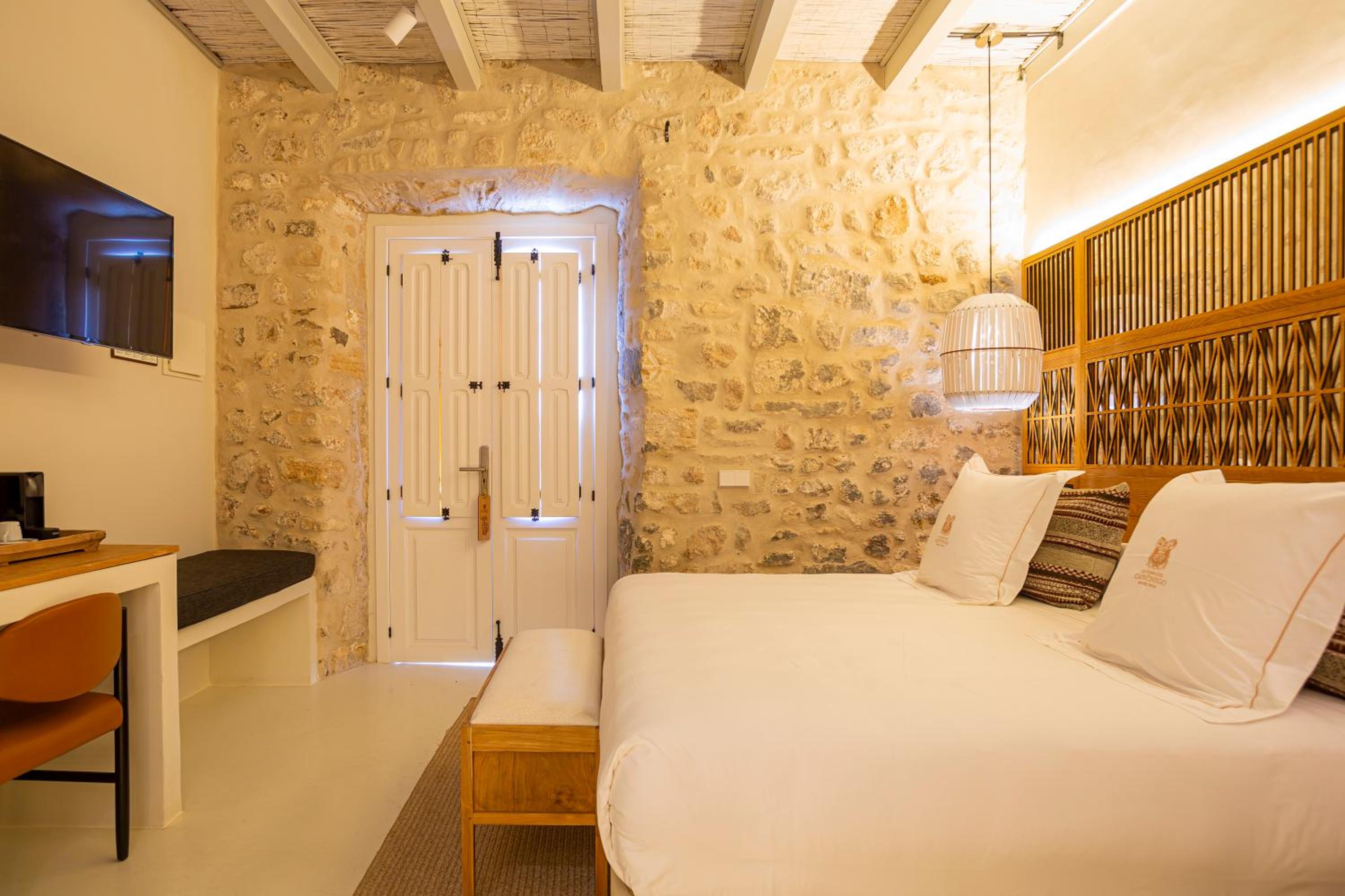 Standard Double Room - Photo 7