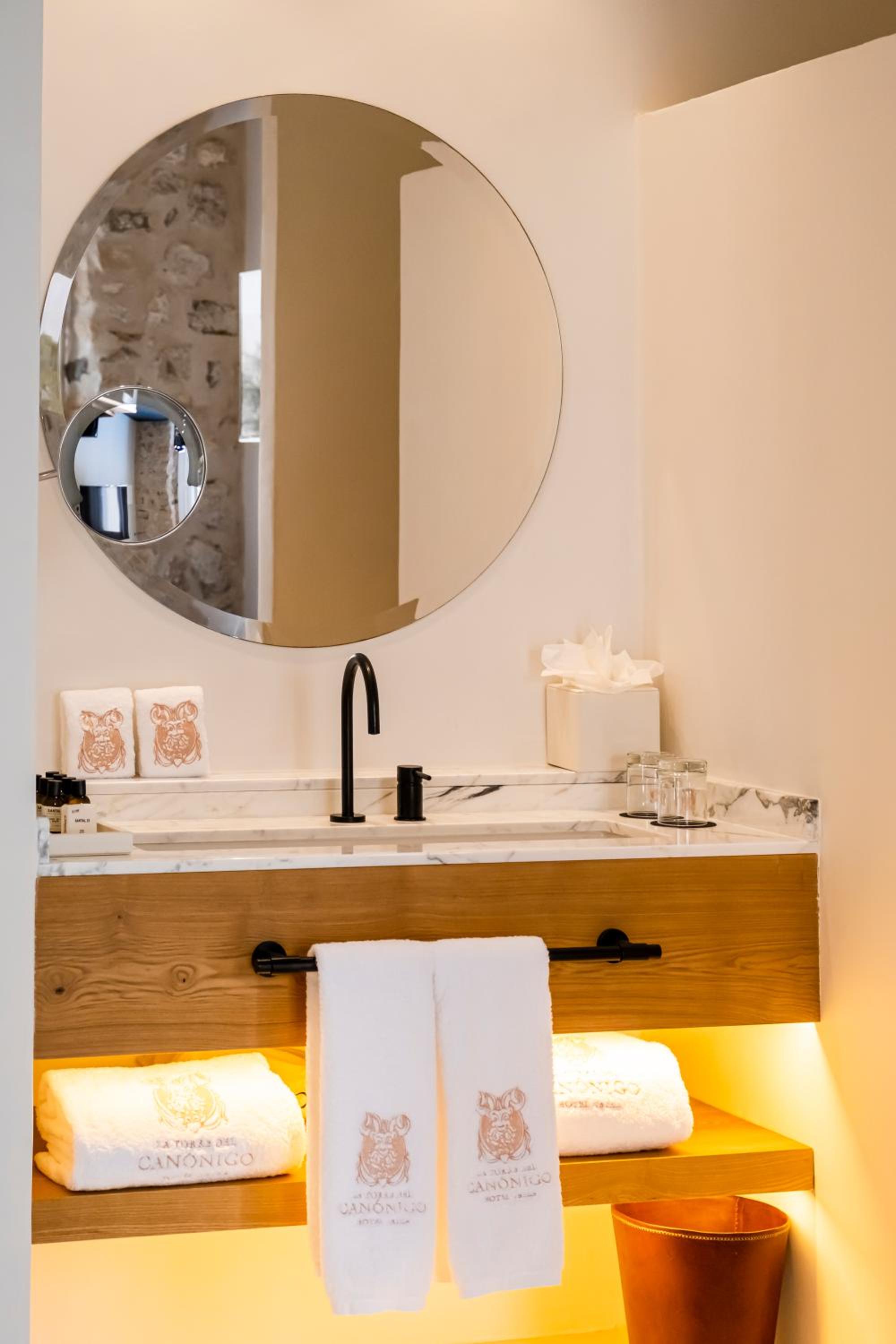 Standard Double Room - Photo 6