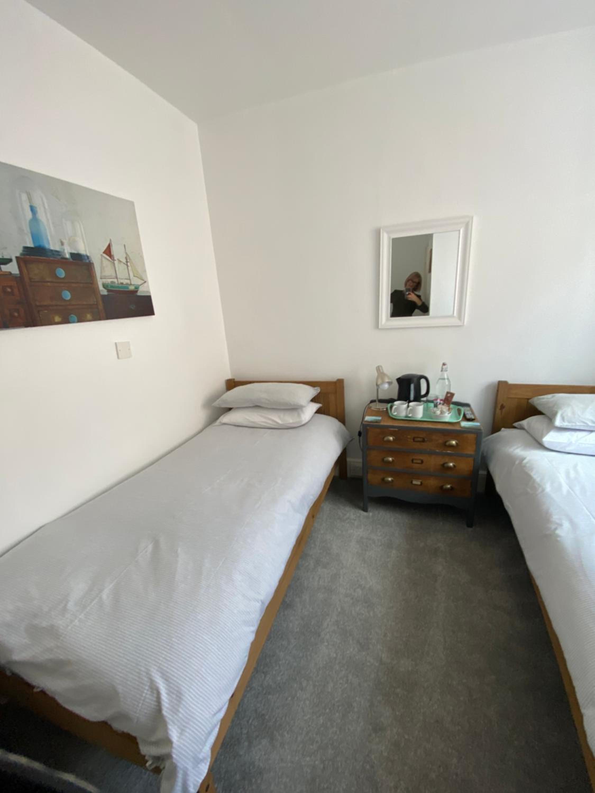 Twin Room with Private Bathroom photo 2