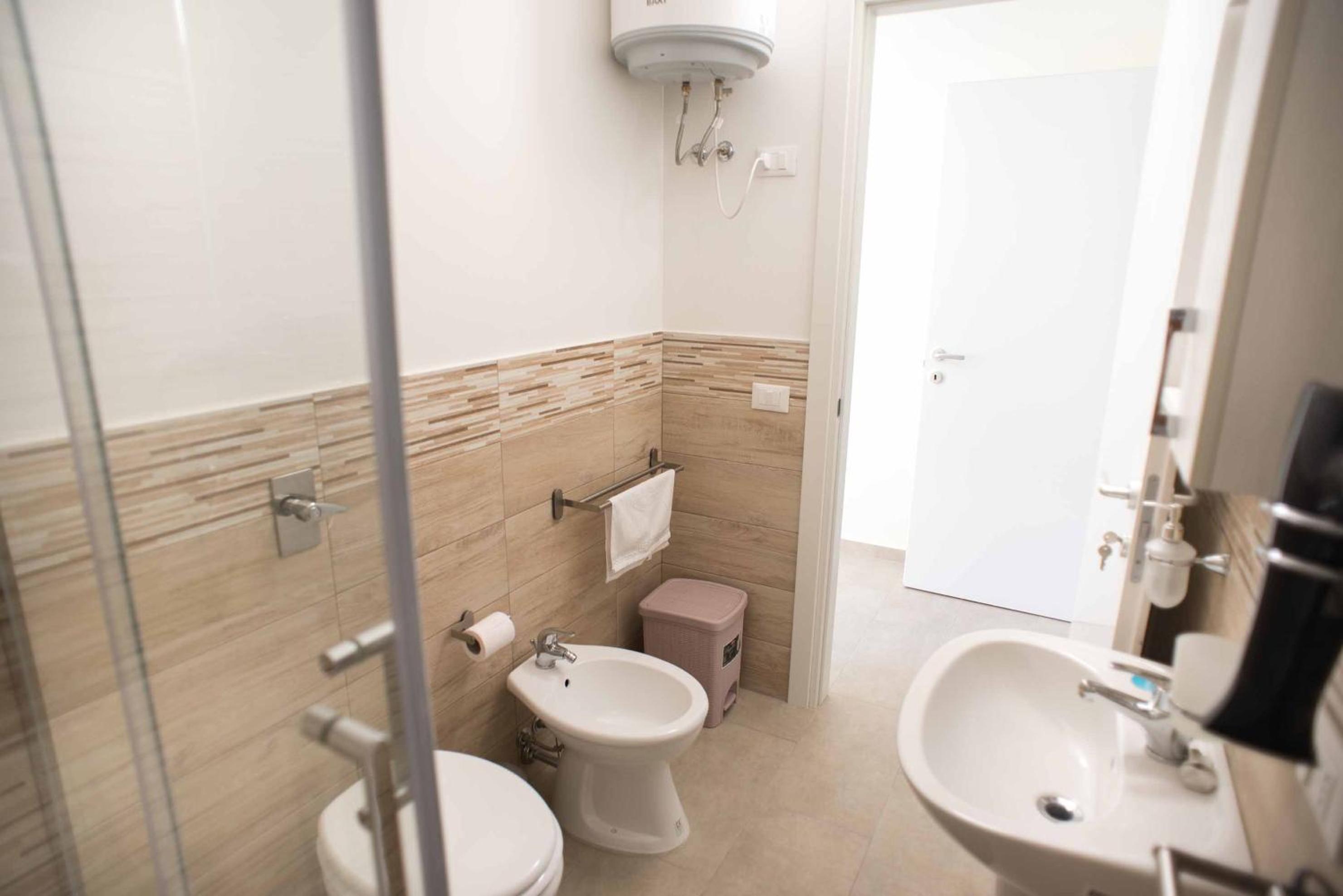 Triple Room with Balcony - Photo 2
