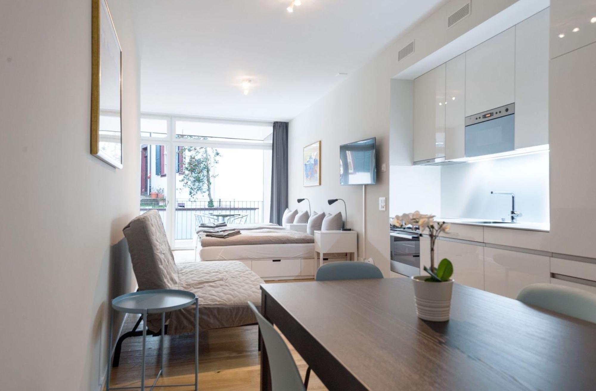Studio with balcony C
