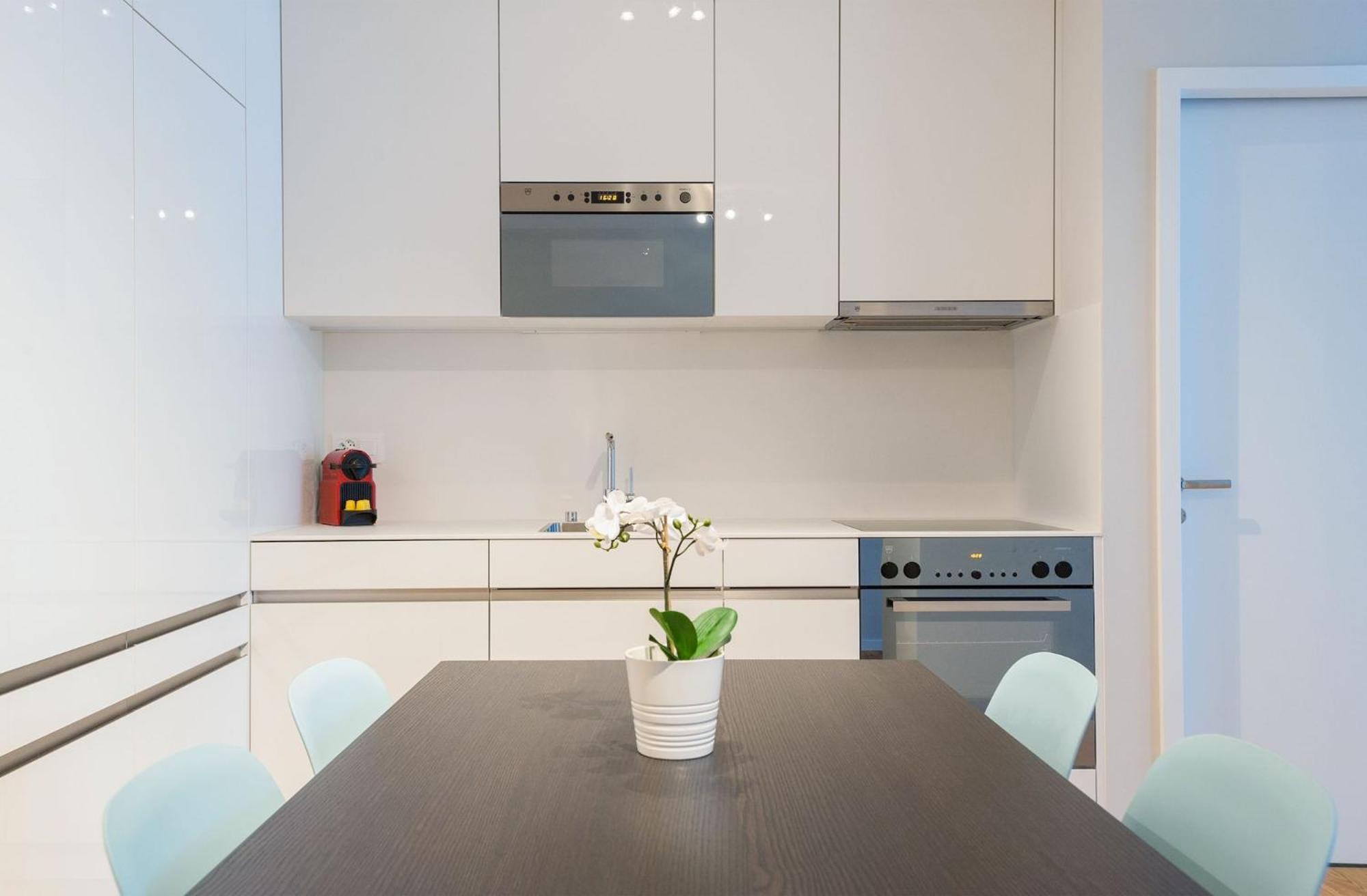 Two-Bedroom Apartment with Balcony A photo 2
