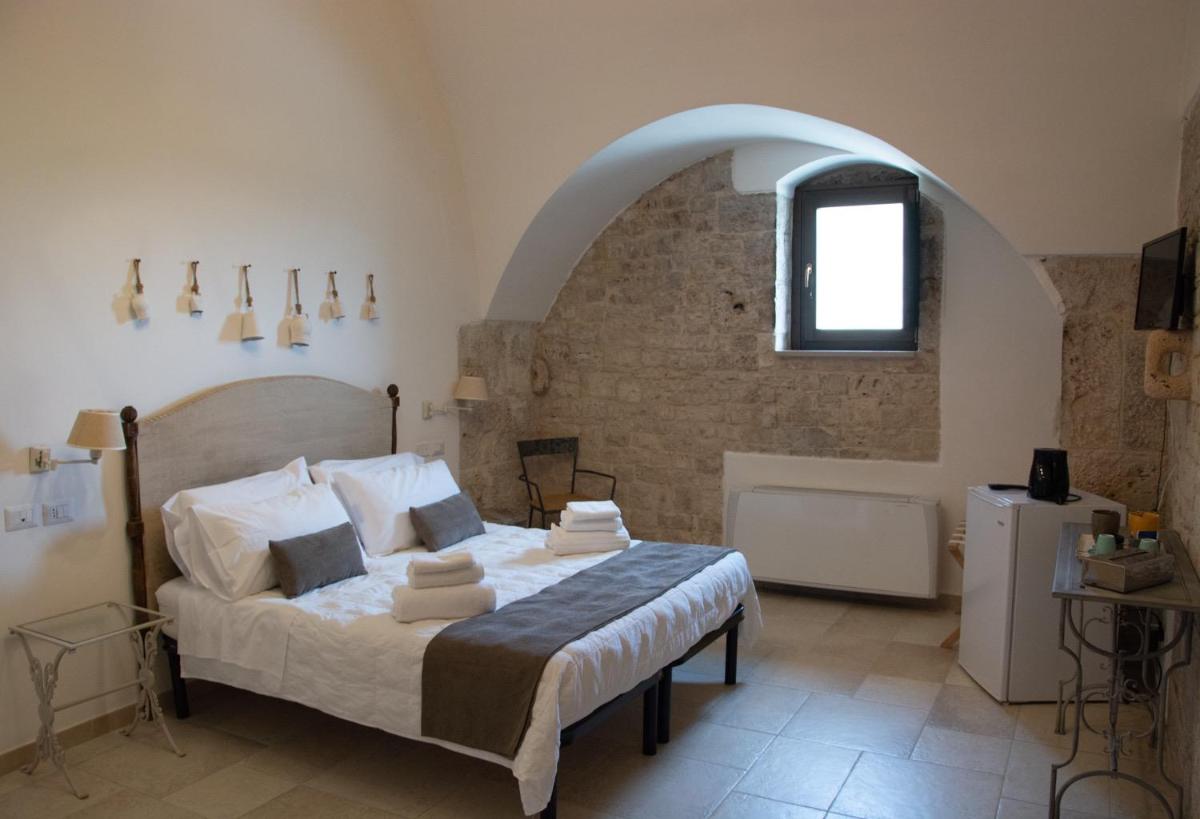 King Room with Roll-In Shower - Disability Access
