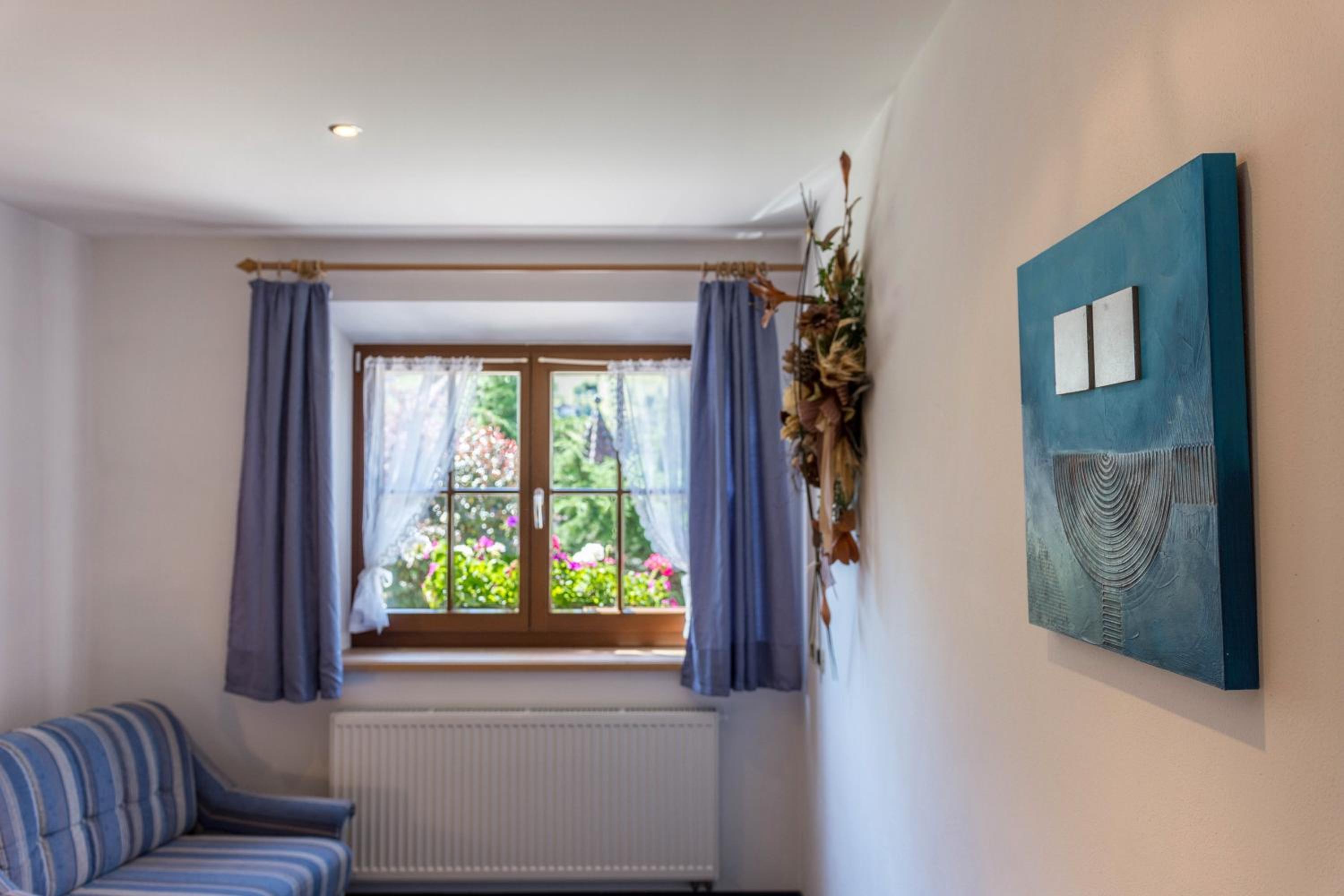 One-Bedroom Apartment with Garden photo 2