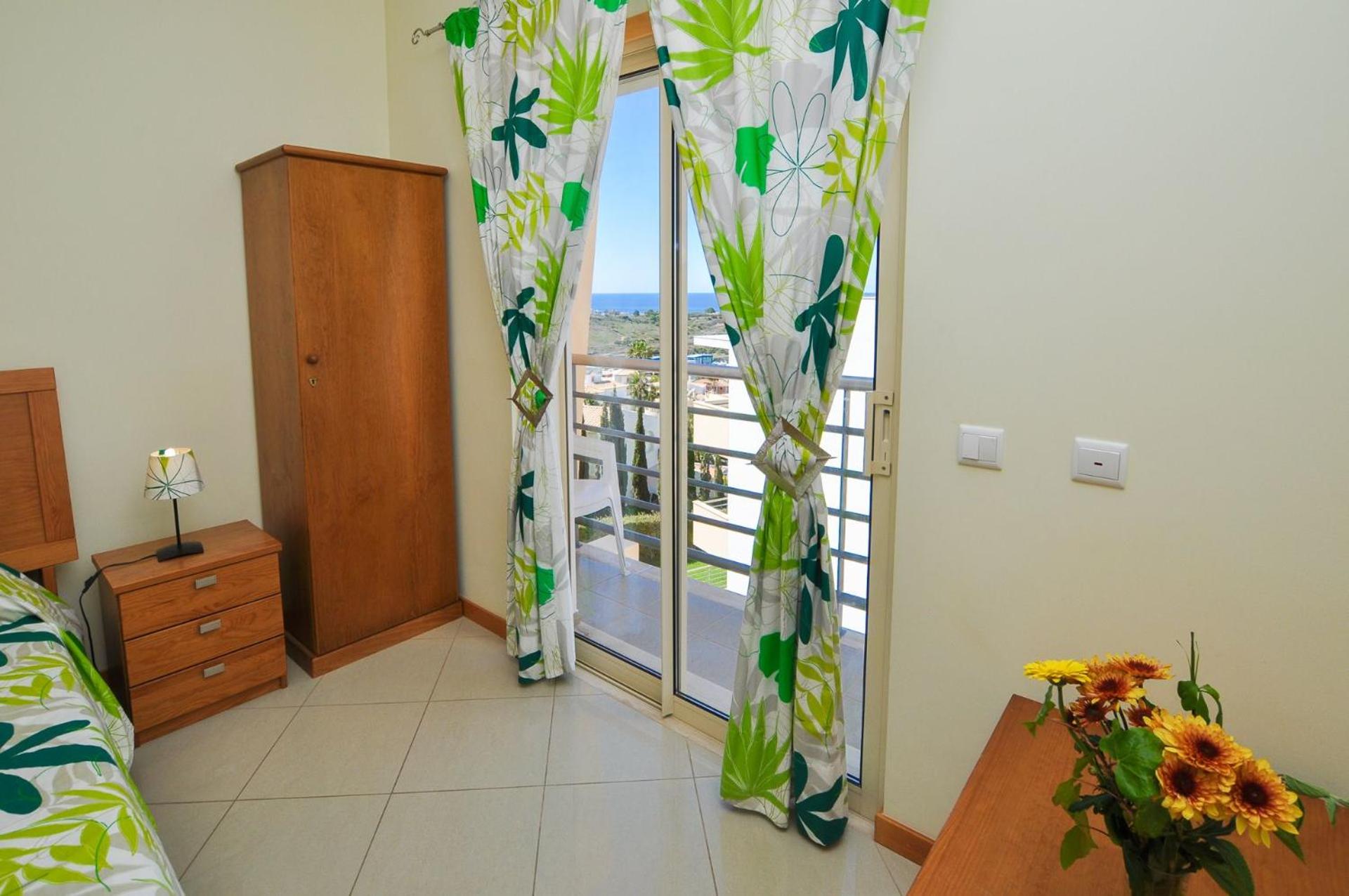 One-Bedroom Apartment with Sea View - Photo 30