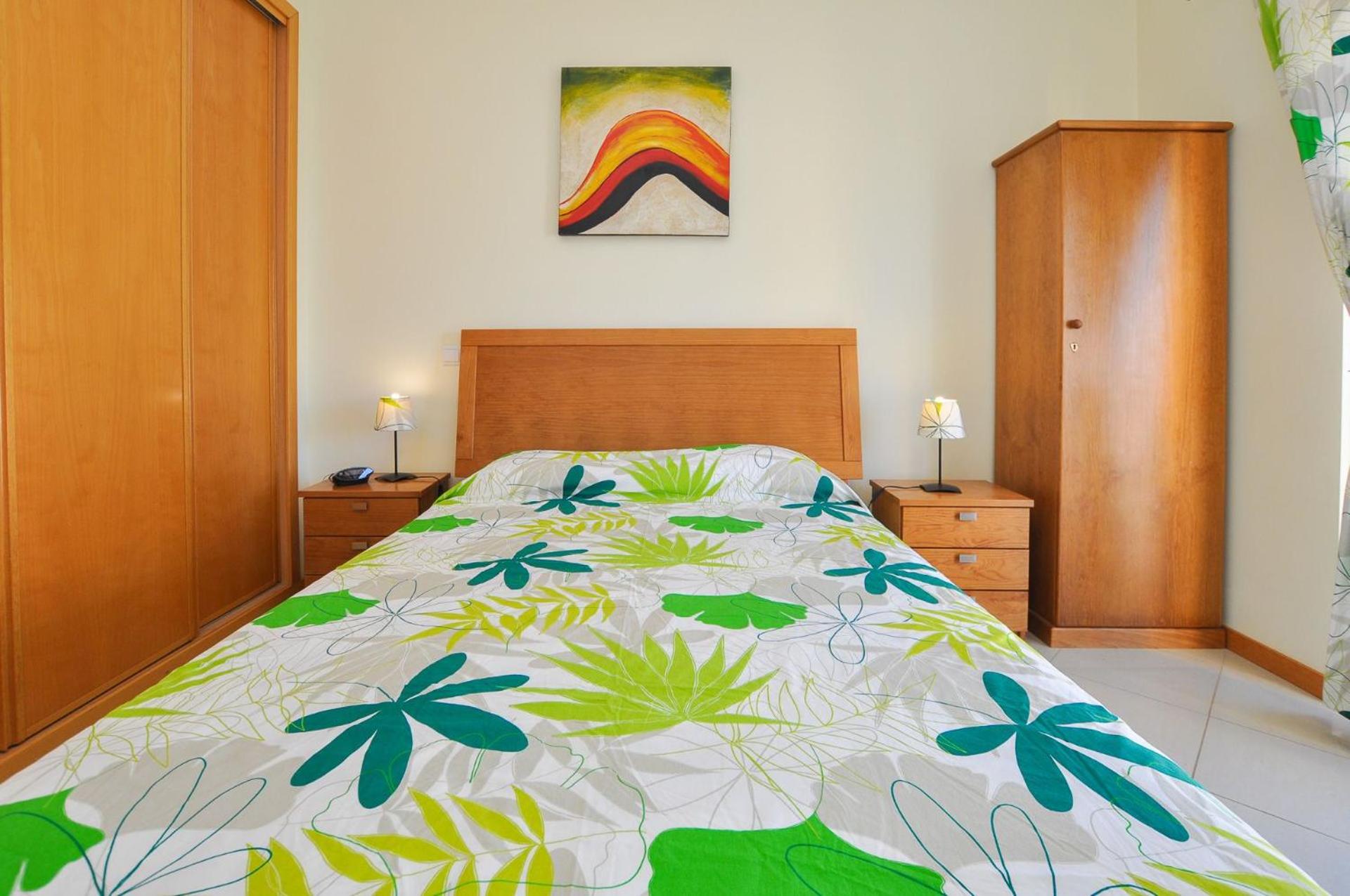 One-Bedroom Apartment with Sea View - Photo 29
