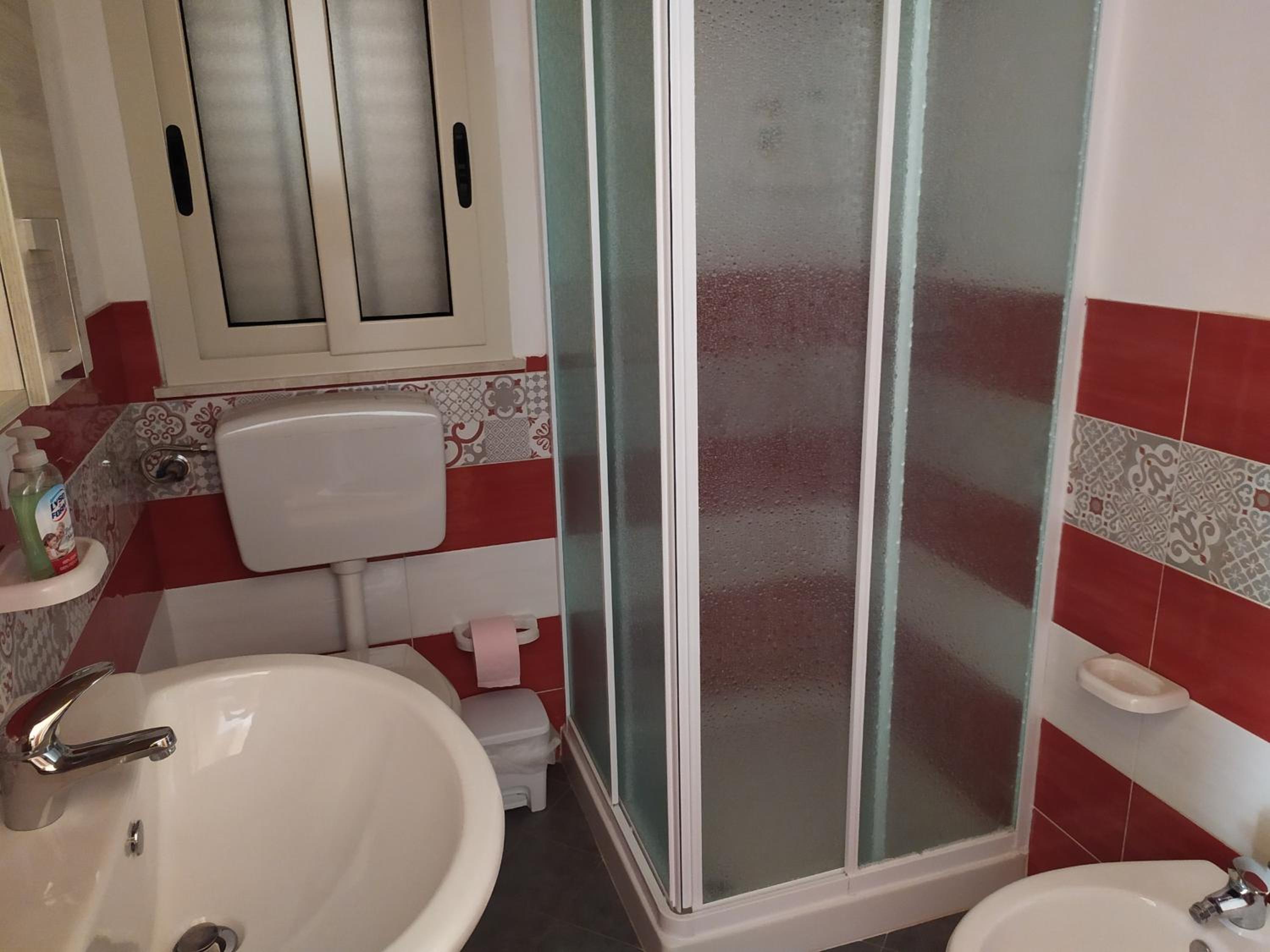 Quadruple Room with Private Bathroom photo 2