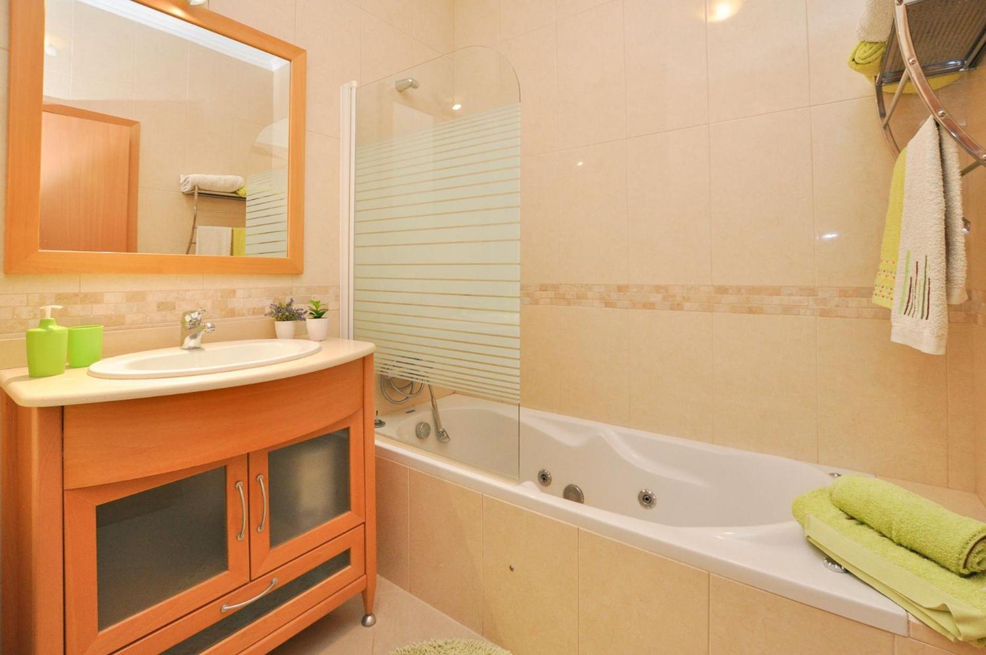 One-Bedroom Apartment with Sea View - Photo 21
