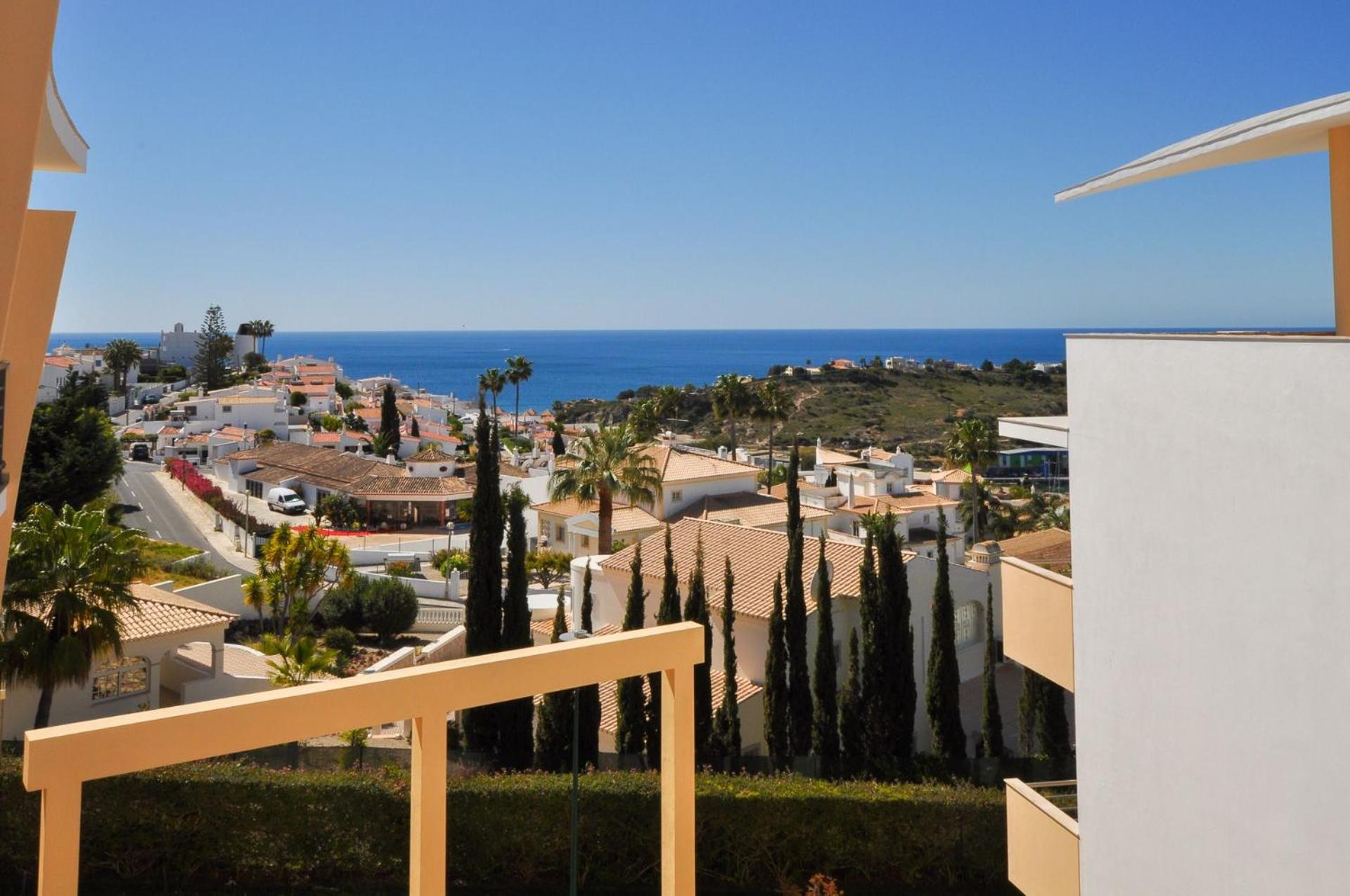 One-Bedroom Apartment with Sea View - Photo 28