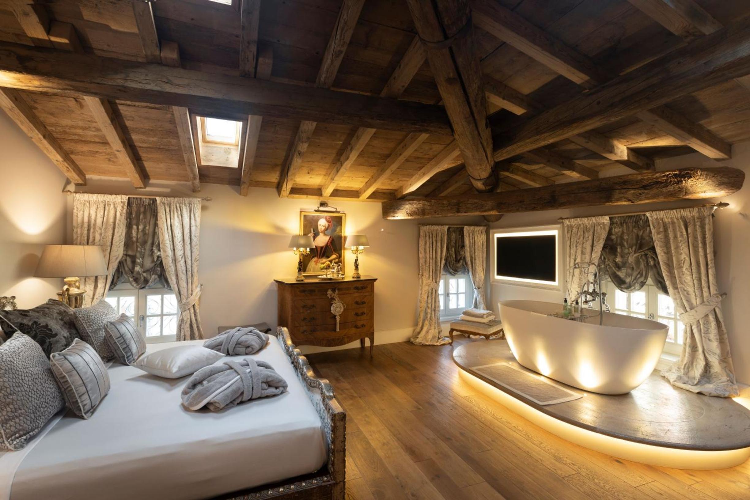 Superior Suite - Photo 1