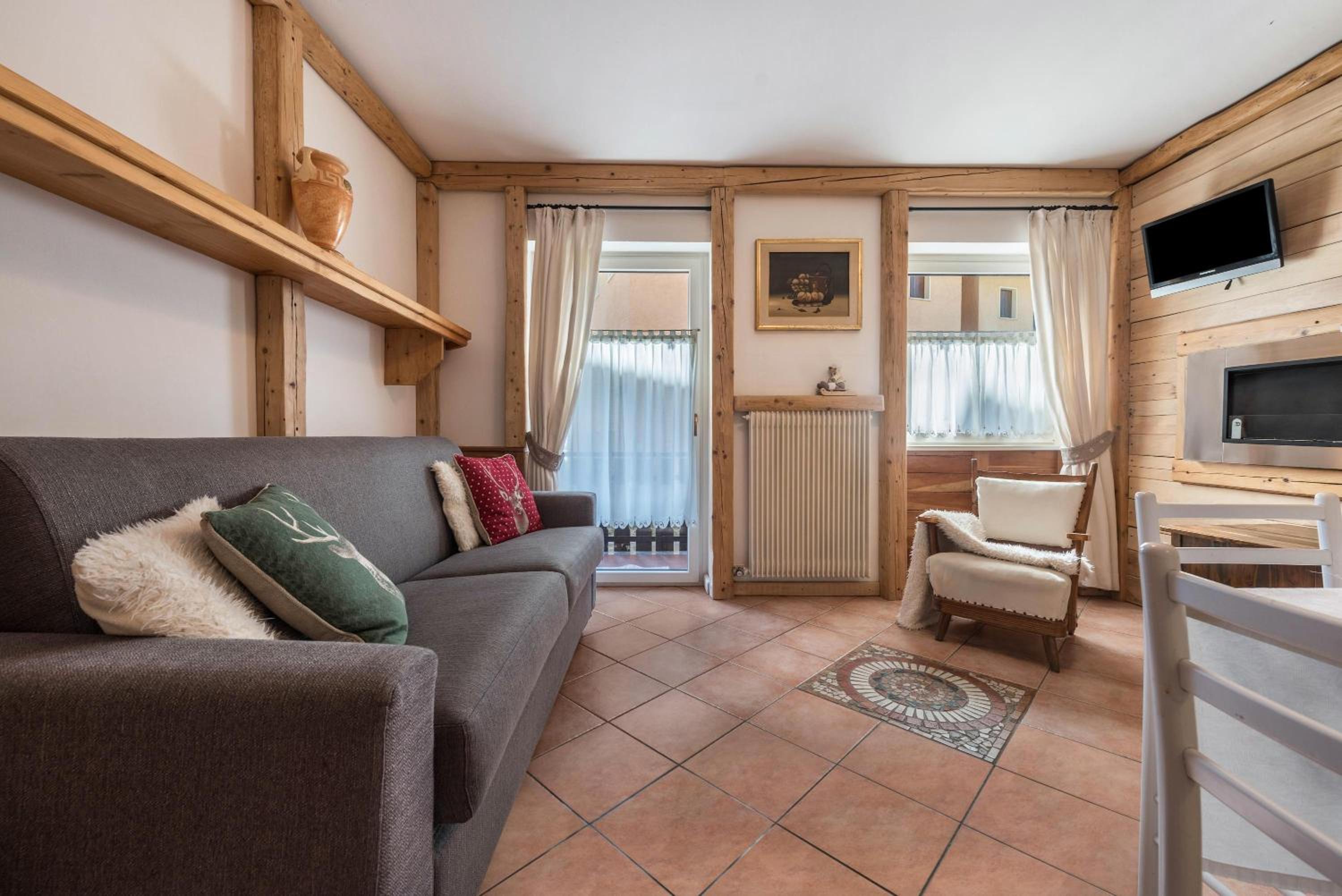 Two-Bedroom Deluxe Apartment with Balcony photo 1