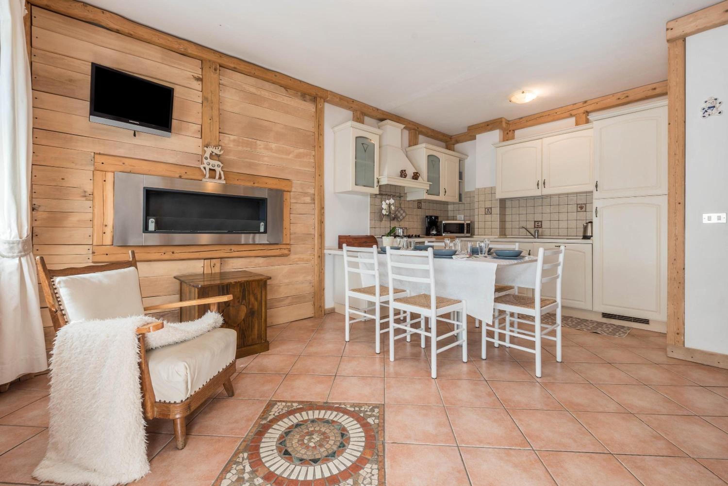 Two-Bedroom Deluxe Apartment with Balcony photo 3
