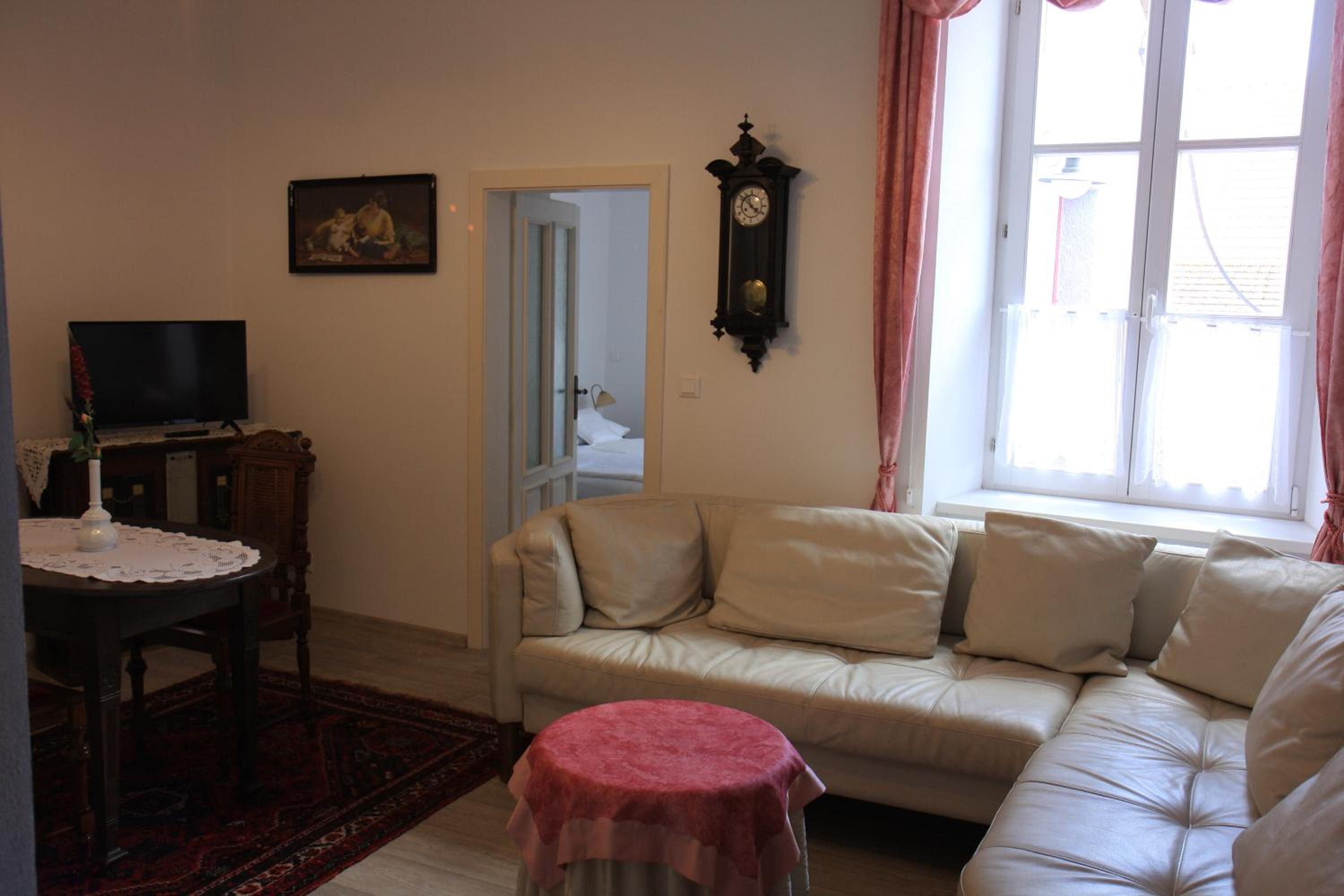 Apartment with Balcony photo 2