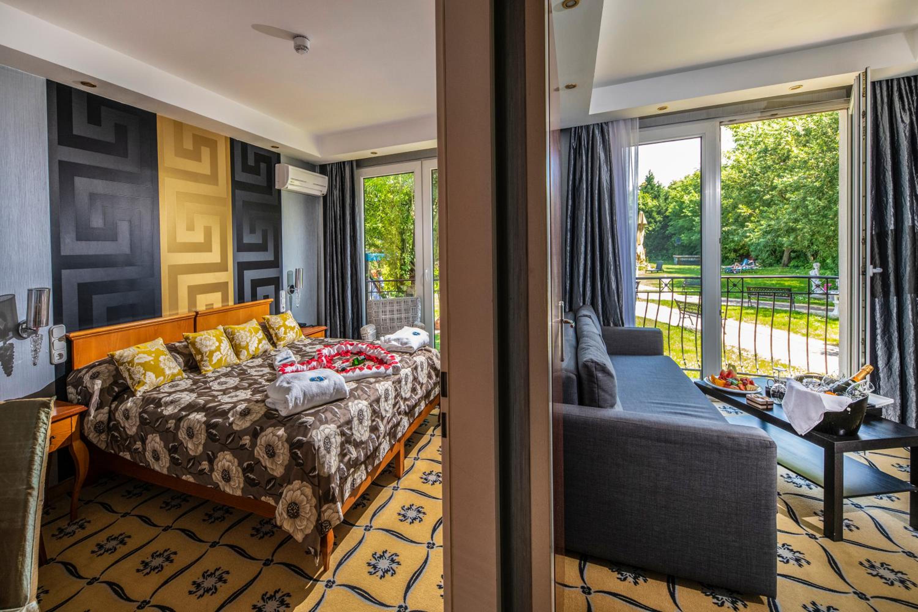 Suite - Photo 3